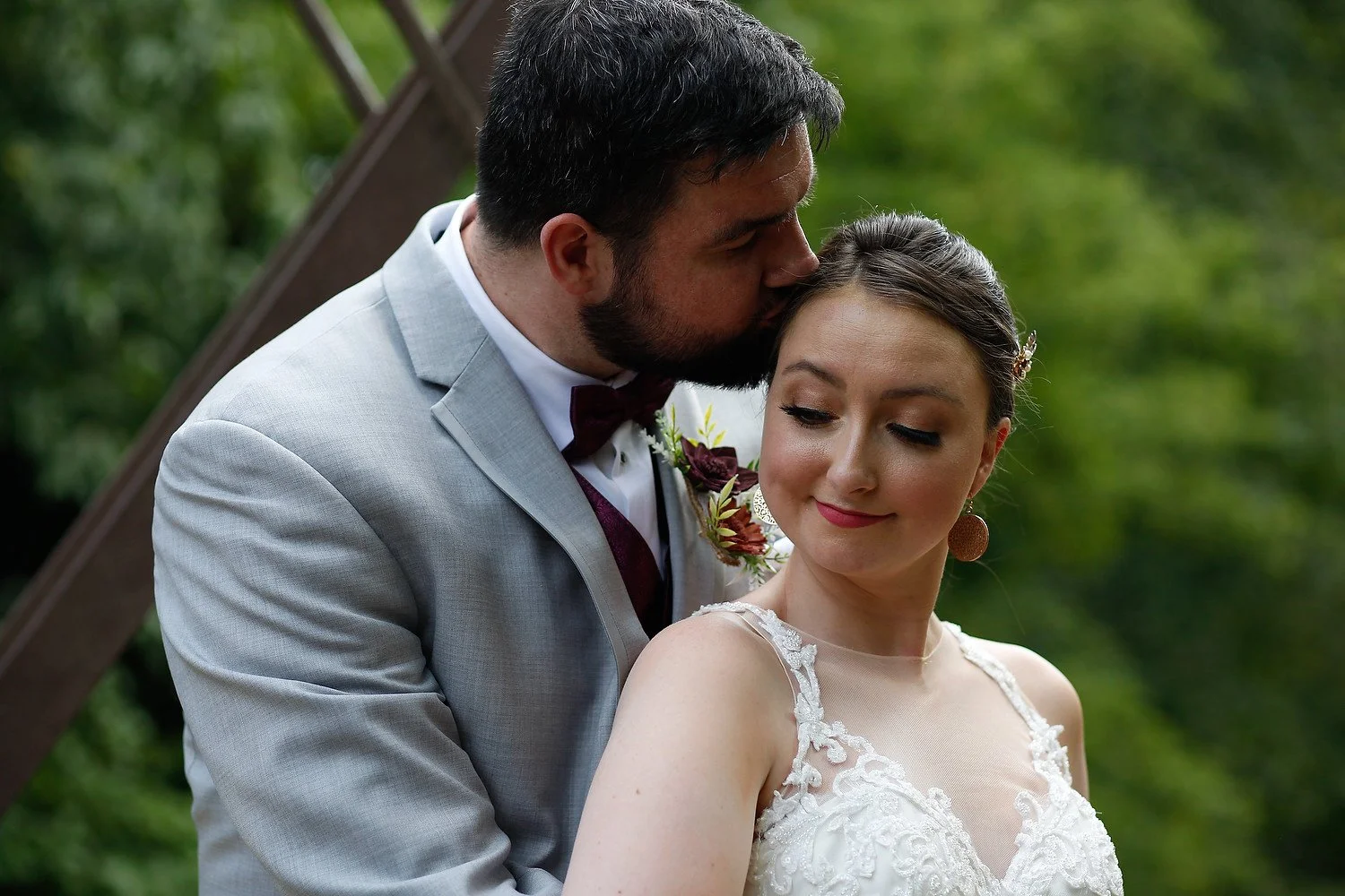 WED-Highlights-053-groom-and-brid-kissing.JPG