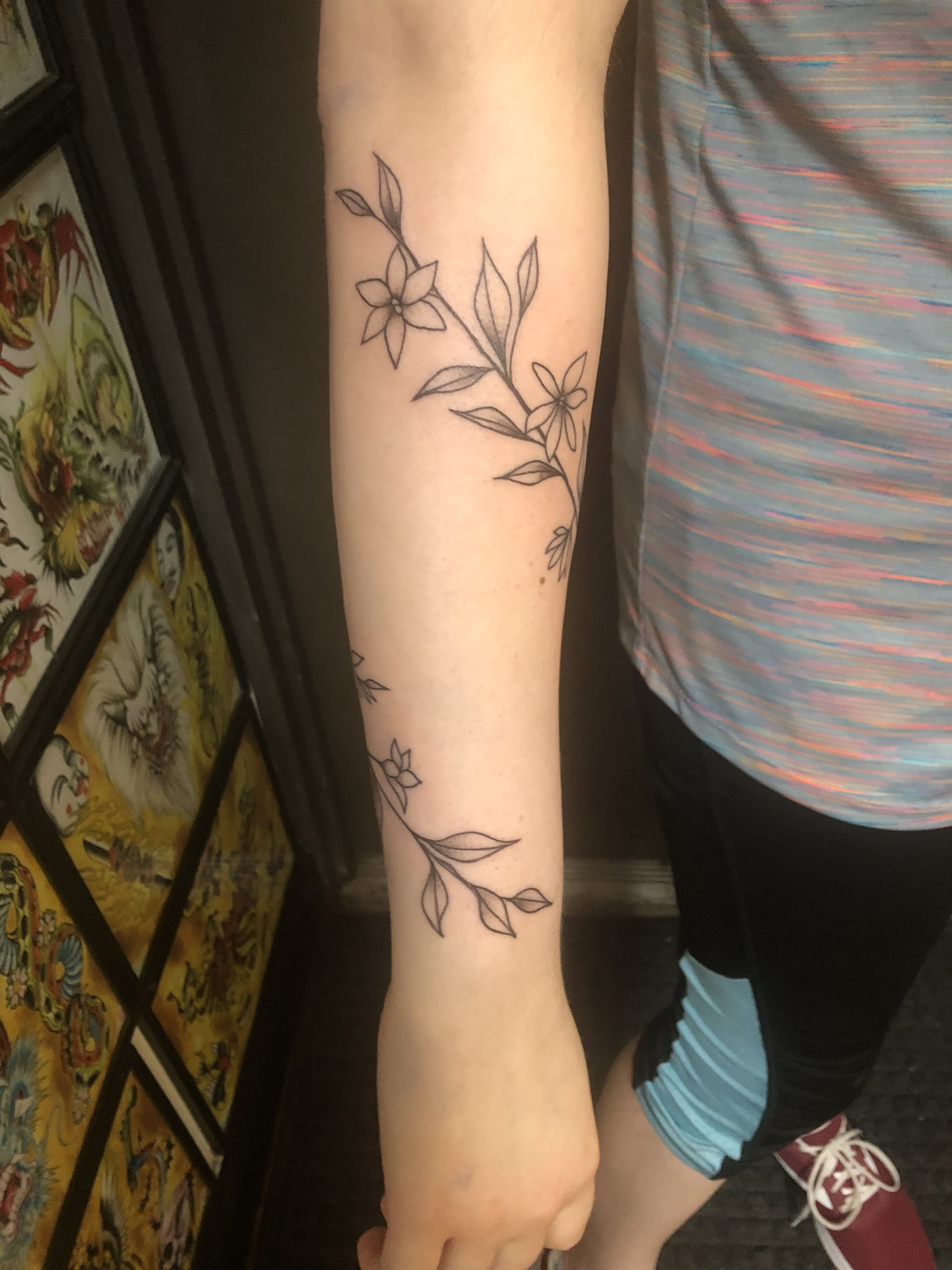 Azarja van der Veen on Twitter It was a day of ankle bands tattoo  tattoos tattooer ankleband laurel flowers vine lines blackandgrey  httpstcoxPeNNnydzk httpstcoZAfnyCeIdb  Twitter