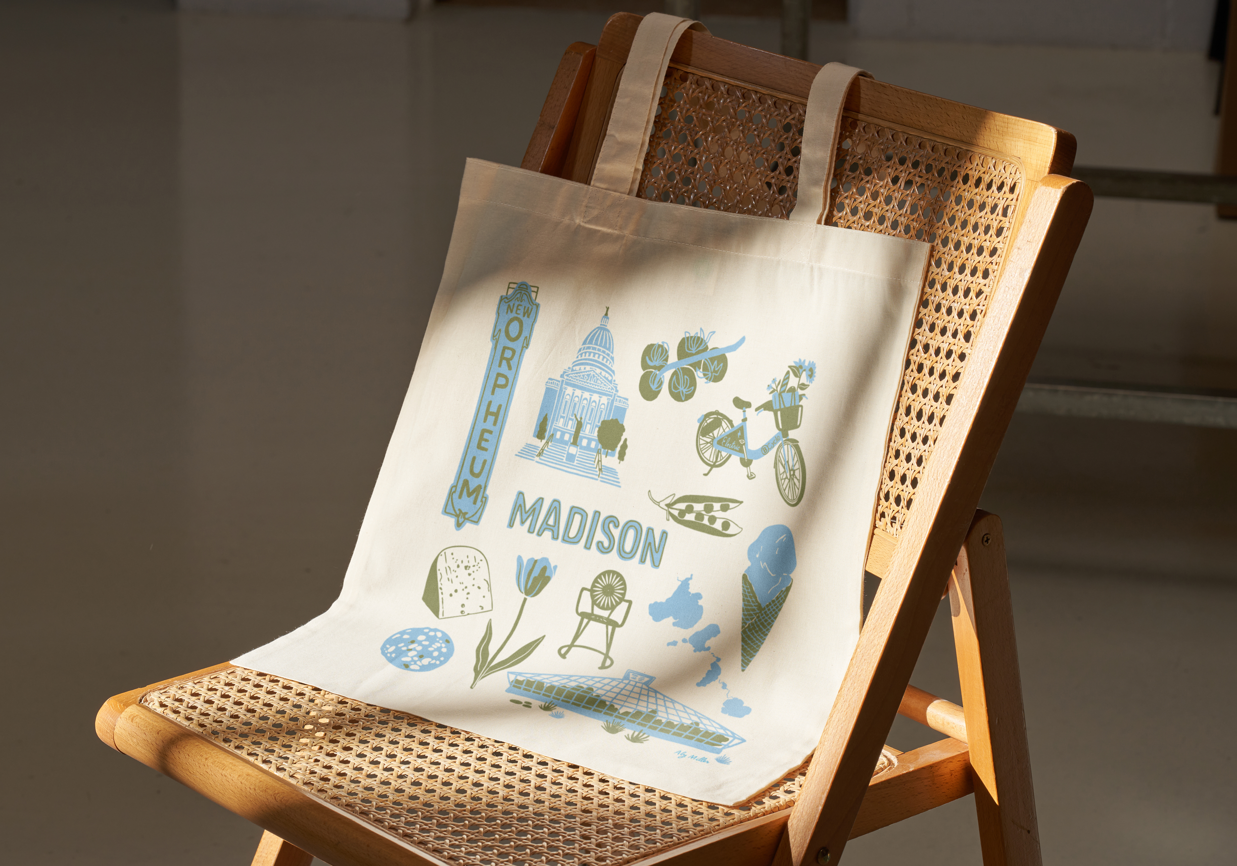 Madison tote bag photo 2.png