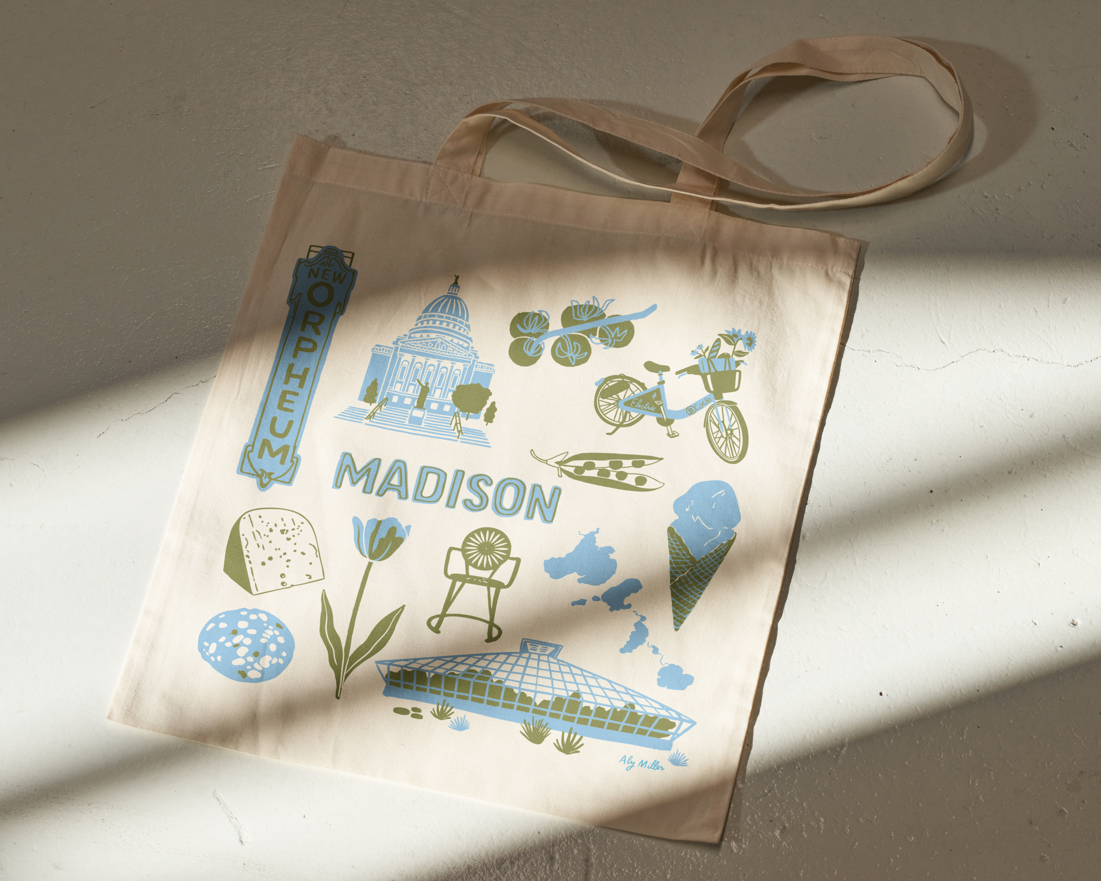 Madison Tote Bag Photo 3.png