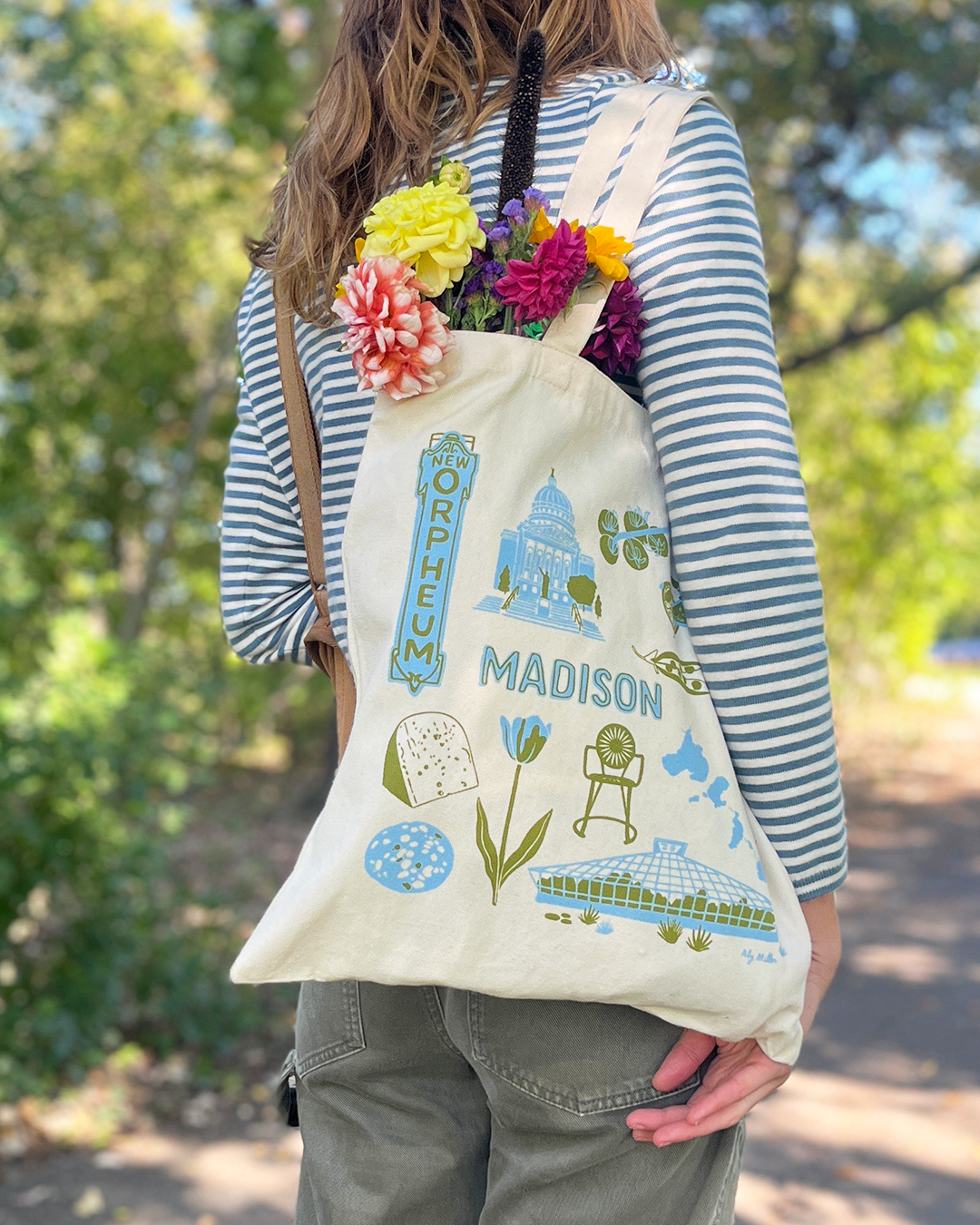 Madison Tote-Closeup-1.png