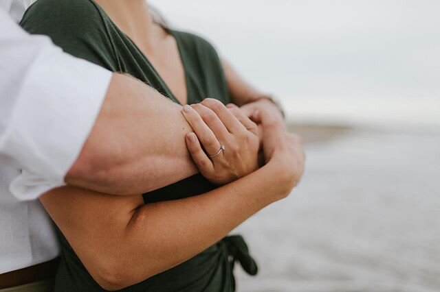 Cozy sunset engagements 🖤 Counting down the days until I&rsquo;m sleeveless and beach bound again 🙏🏻