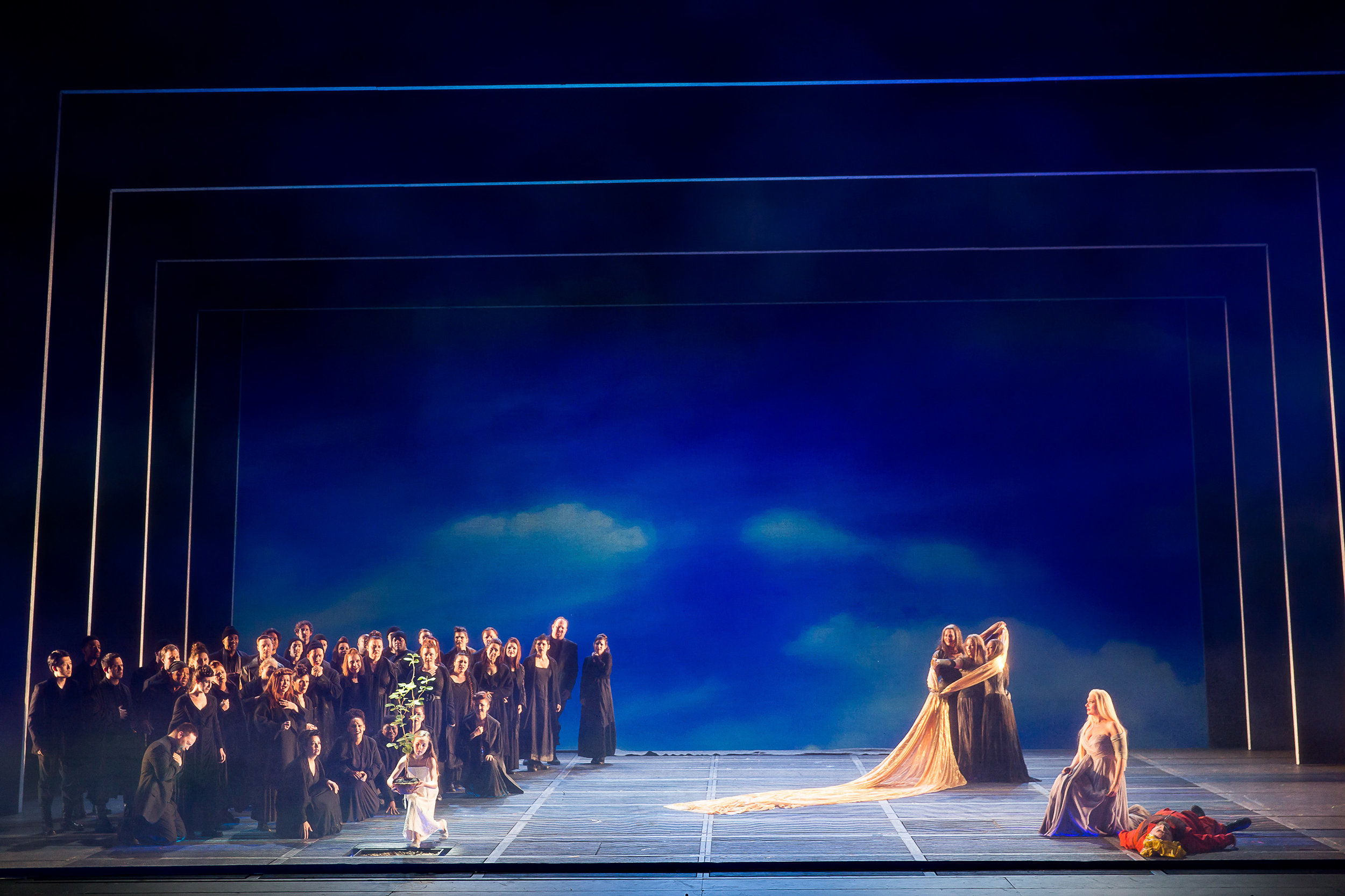   Twilight of the Gods /Washington National Opera/2016 design by Catherine Zuber photo by Scott Suchman 