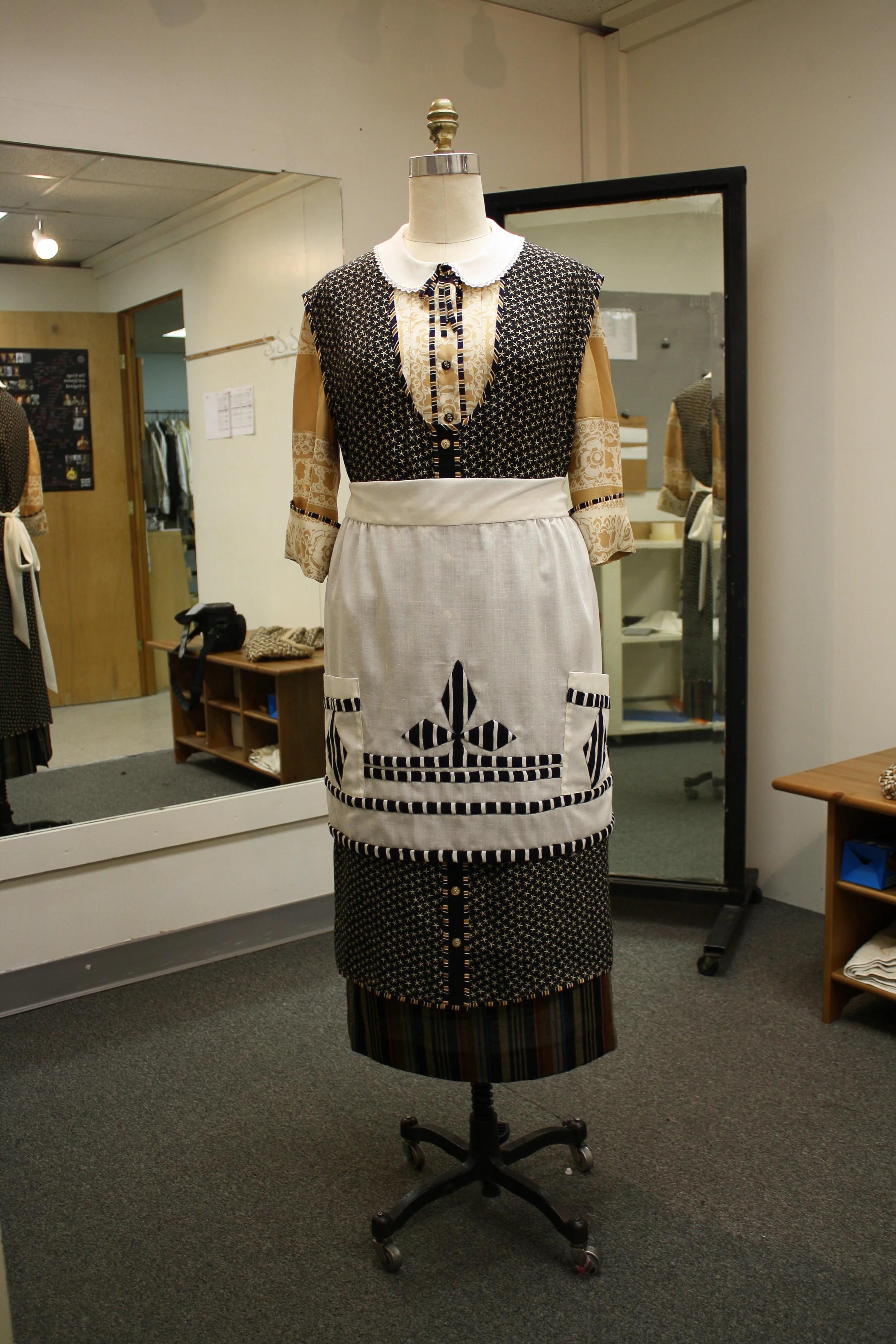   Miss Hodge- half apron Design for Living /Shakespeare Theatre Company/2009 design by Robert Perdziola 