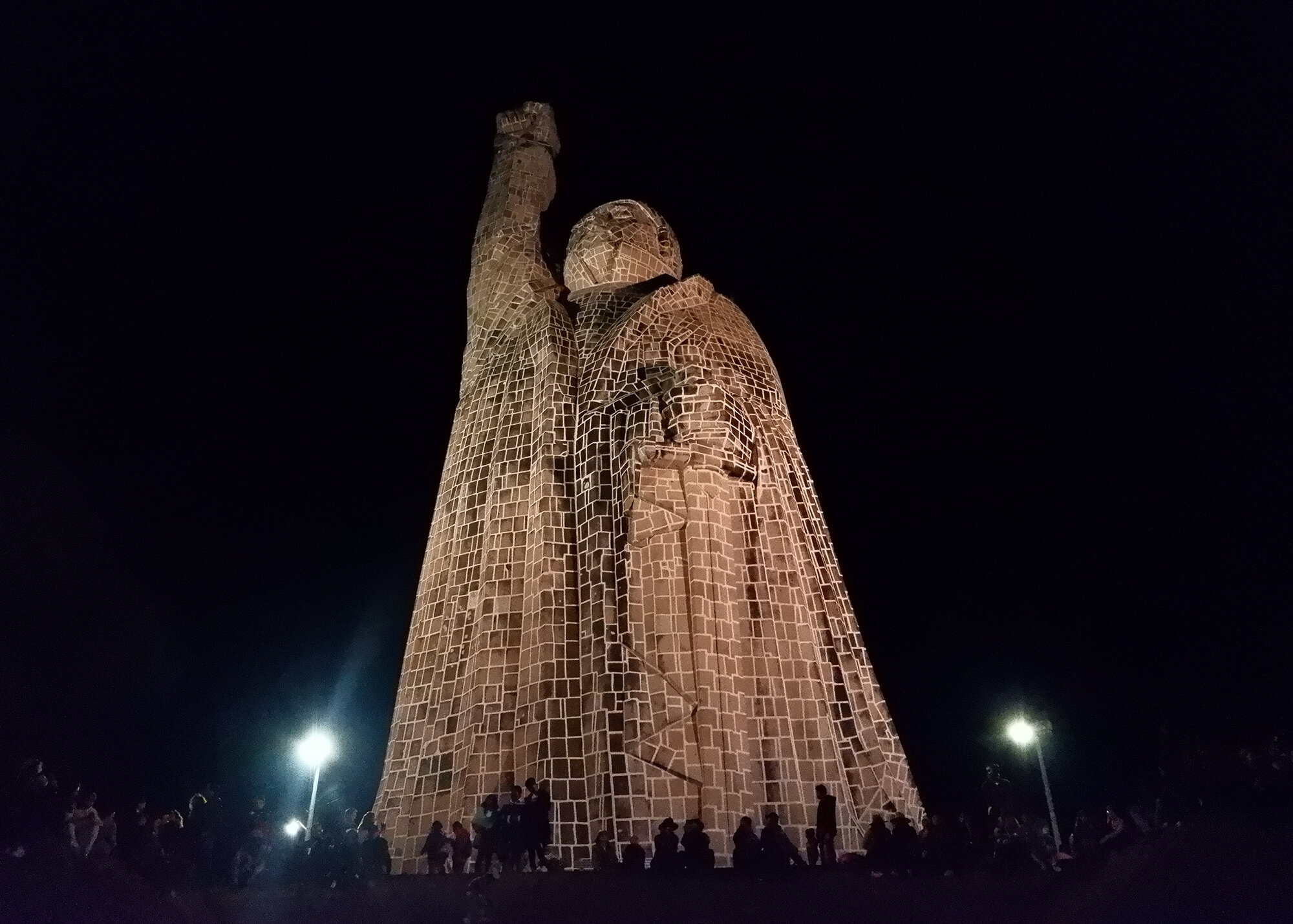 statue of José María Morelos at the top of the island