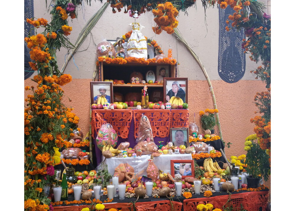 altar for dia de muertos