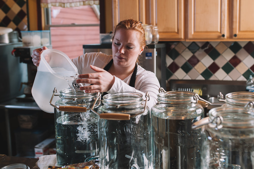 Photocredit: Shannon Gray A Chanteclaire team member prepares for beverage service.