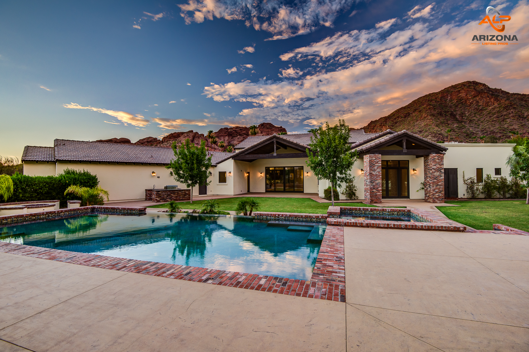 Arizona Real Estate Market January 2022: Forecasts + Trends