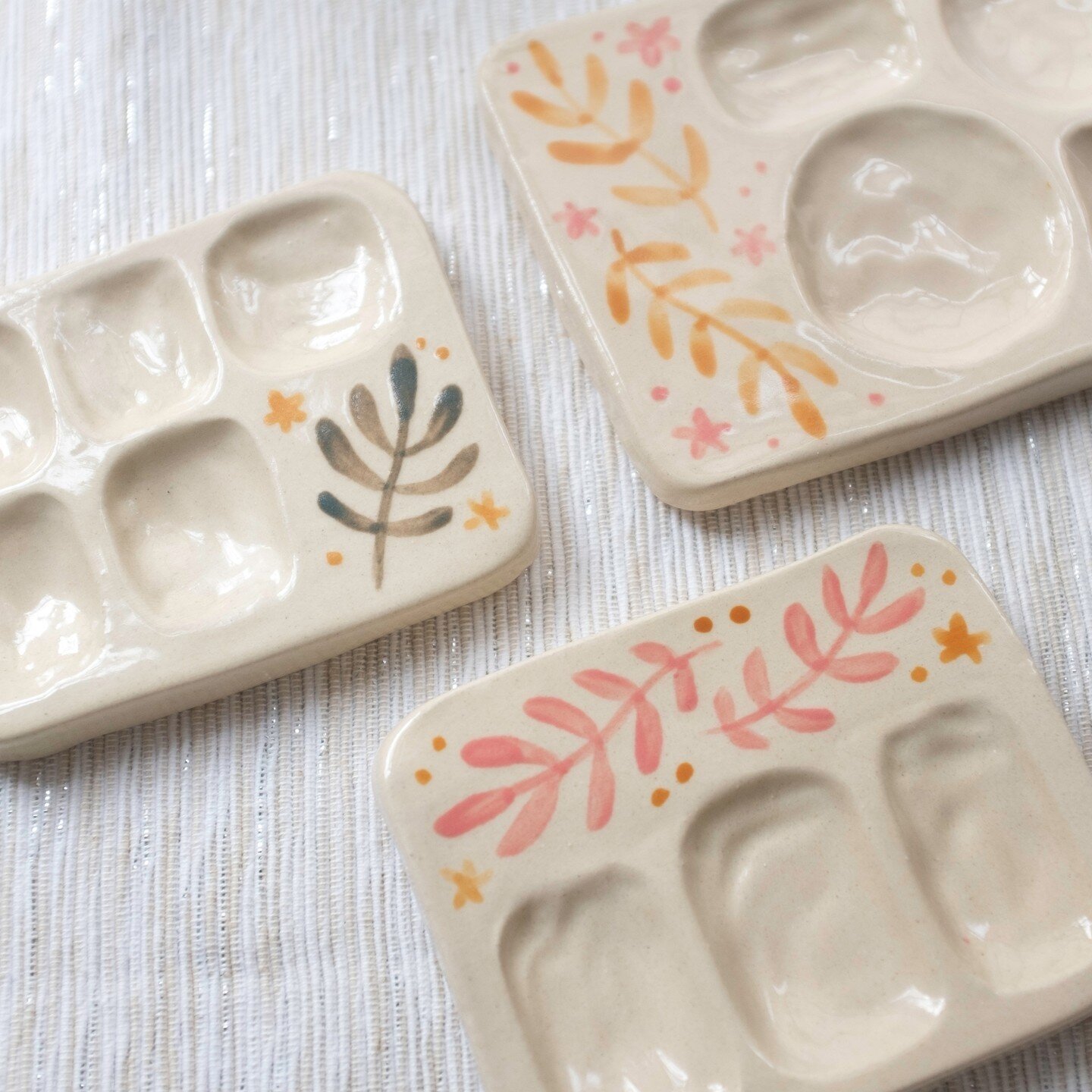 There are 3 new ceramic palettes and a few mugs now in the shop!⁠
#ceramics #stoneware #pottery #mug #clay #shoponline #contemporaryceramics #handmadeceramics⁠
#tableware #dinnerware #tabledecor #mugs #cup #cups #porcelainpainting #ceramicsofinstagra