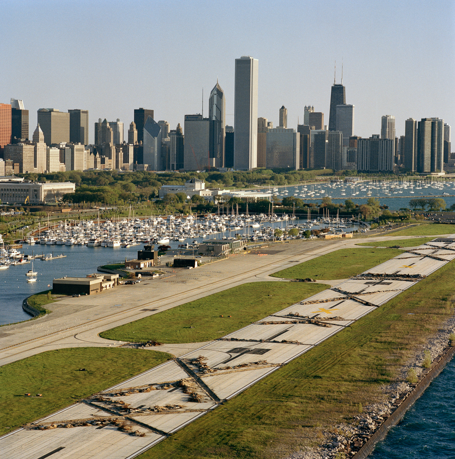 23-27.6_24_03.Meigs_Field.jpg