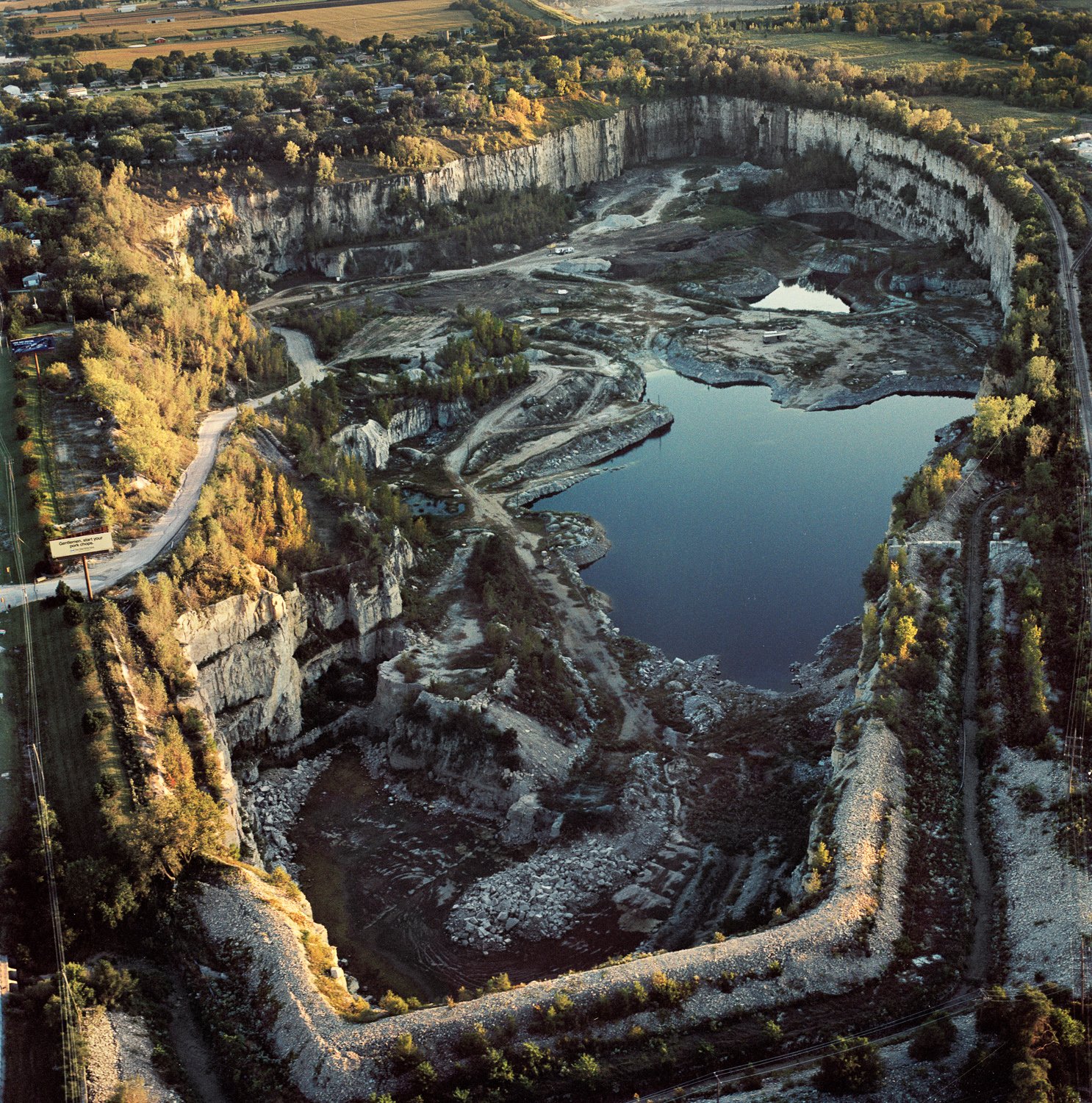 91-61.9_23_03.abandon.quarry.jpg