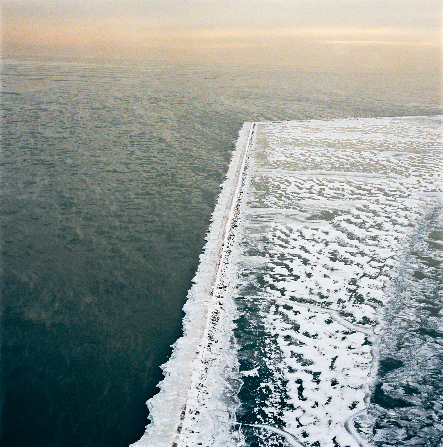 120-91.1_29_04.ice-jetty.jpg