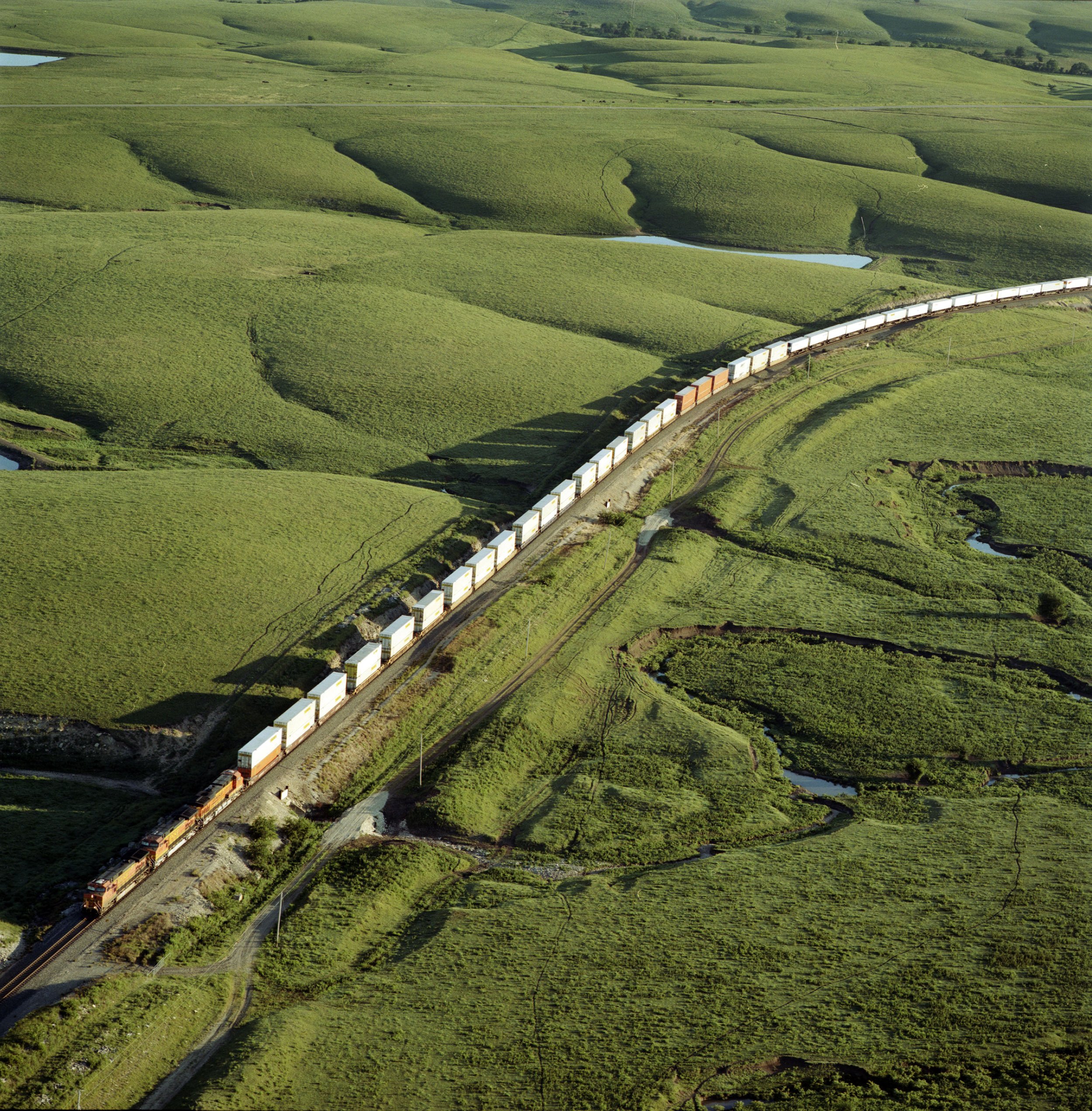 Train North of Matfield Green, July 2009