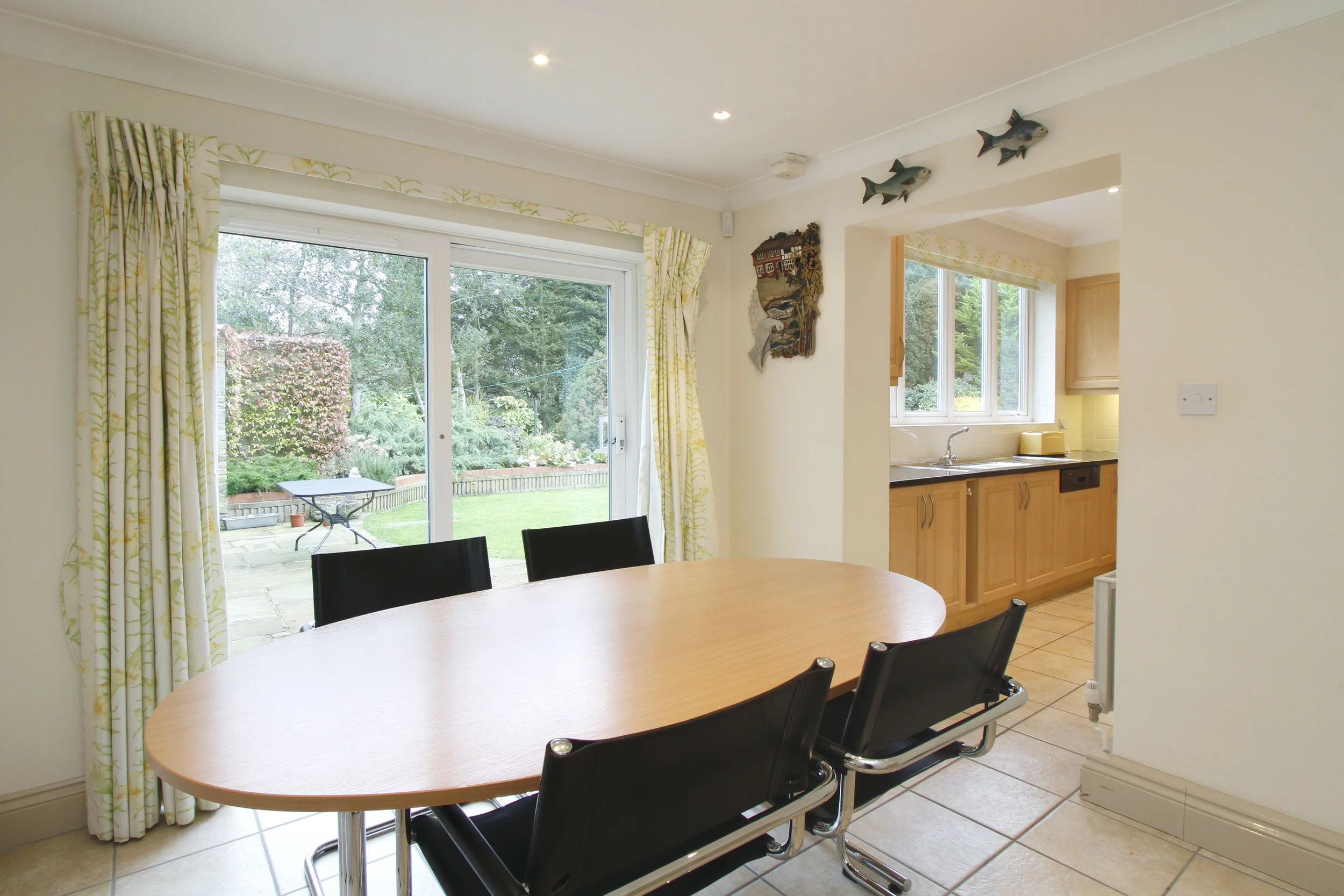 Caron - breakfast room.jpg