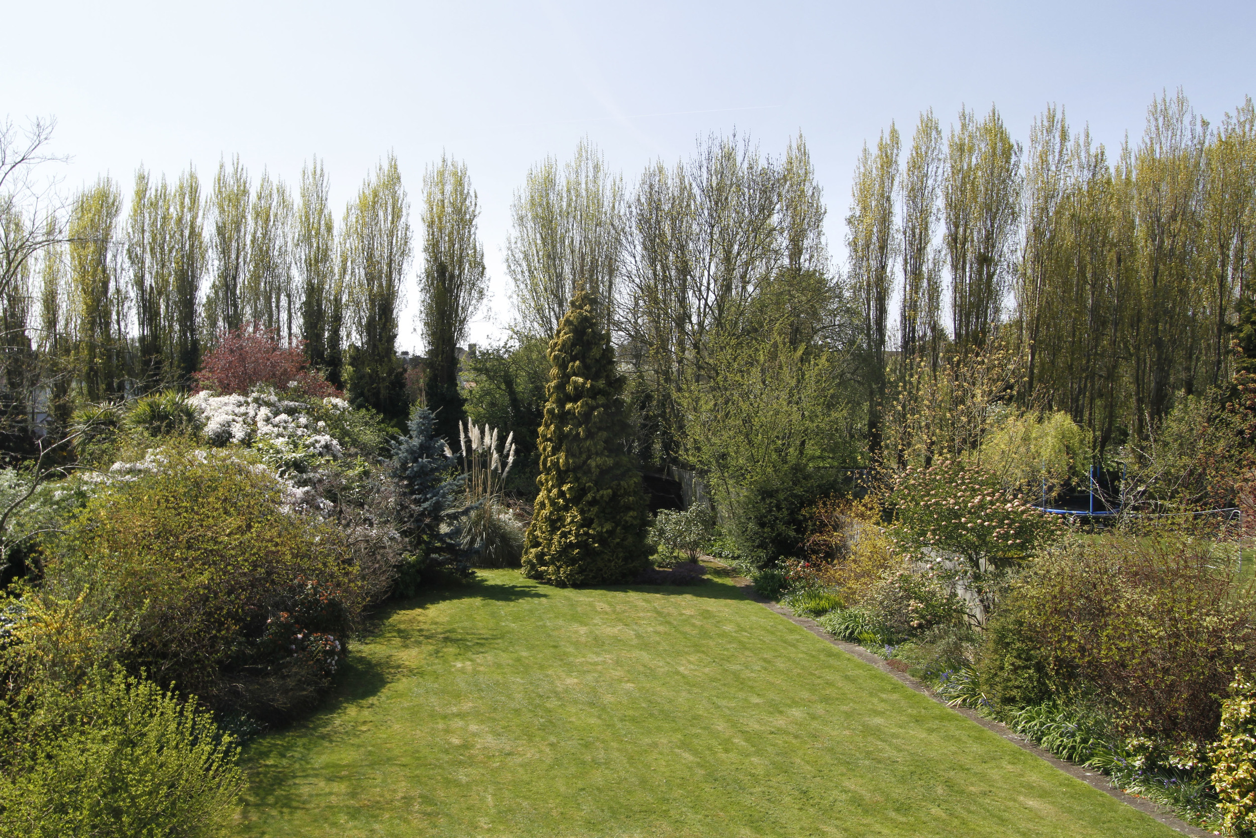 Brook Gdns 5 - Gdn view.jpg