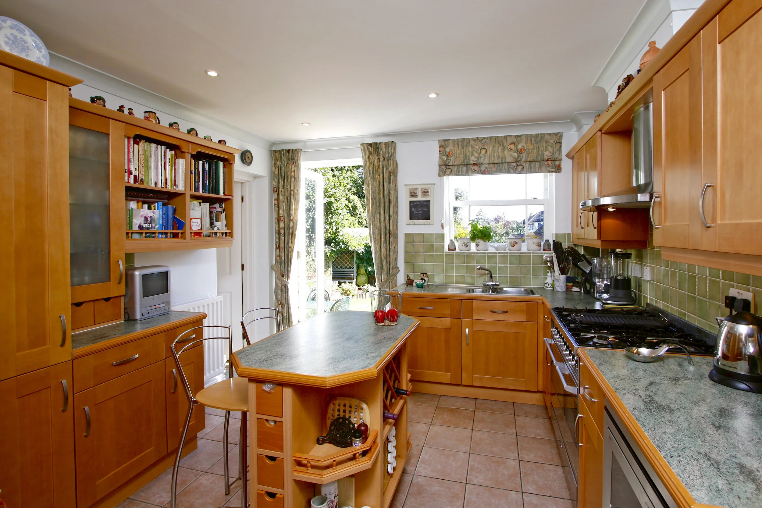 Coombe Lane W 84 - Kitch.jpg