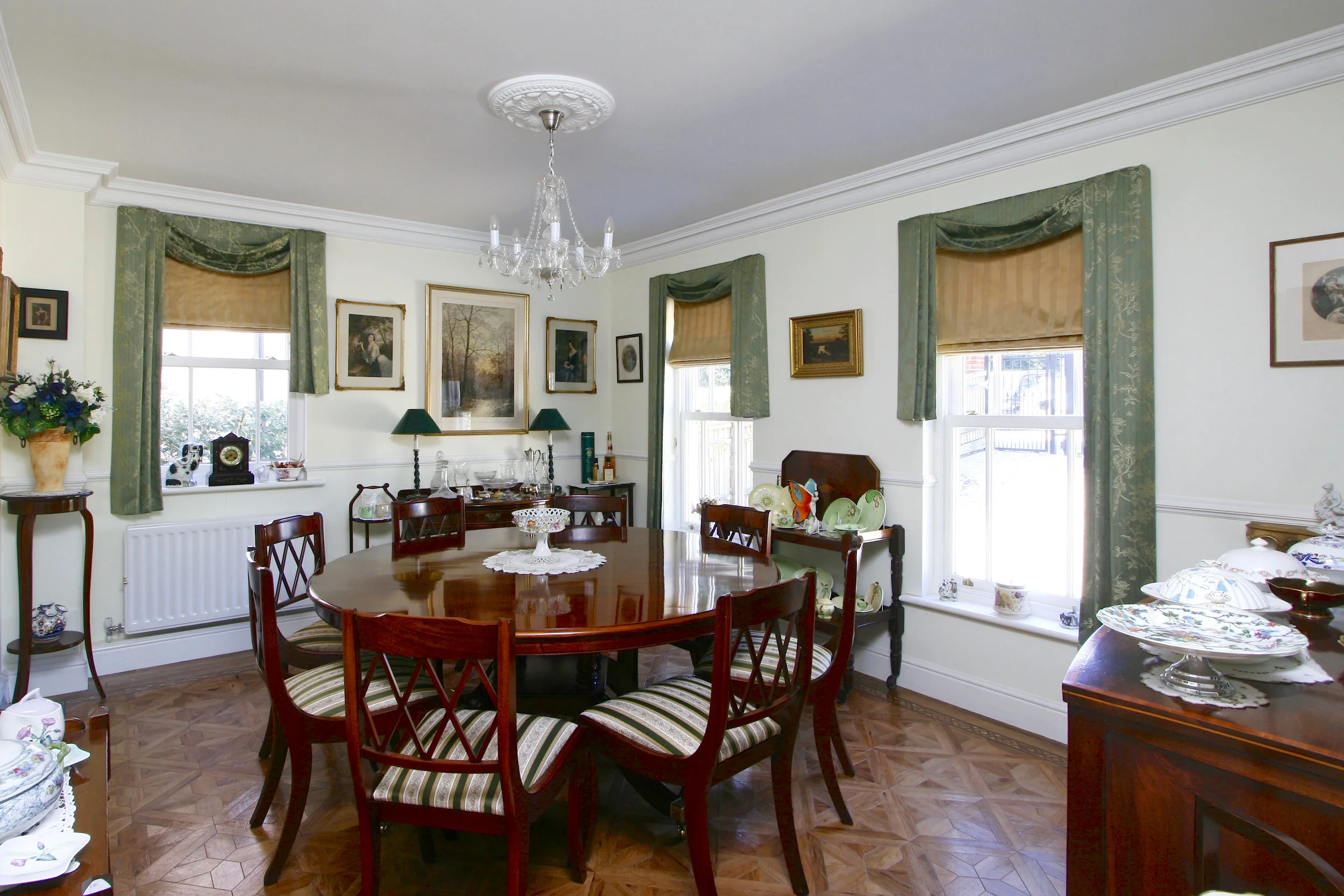 Coombe Lane W 84 - Din.jpg