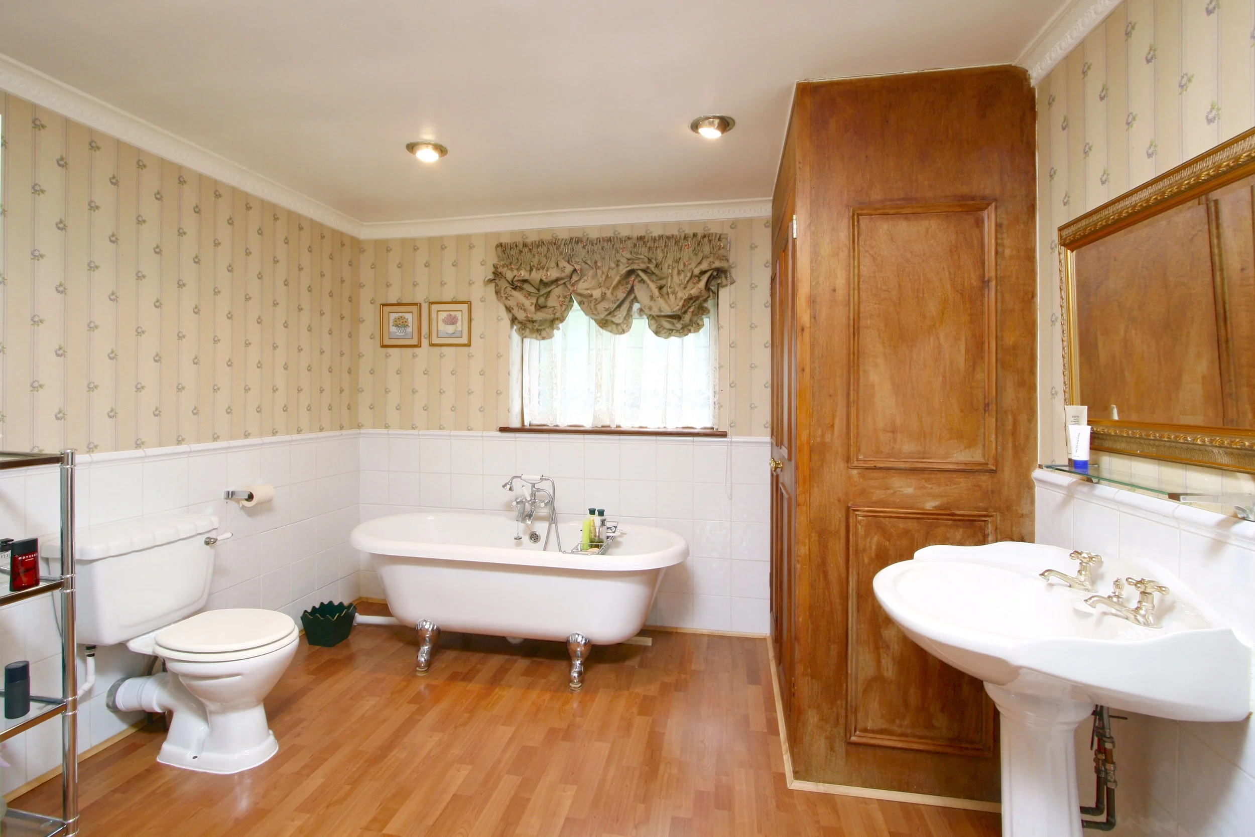 Dickerage Rd 17 - Bath.jpg