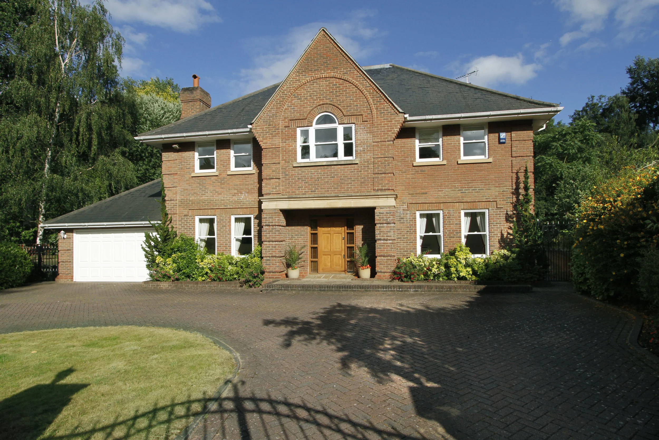 11 Coombe Ridings - Fr Ext.jpg