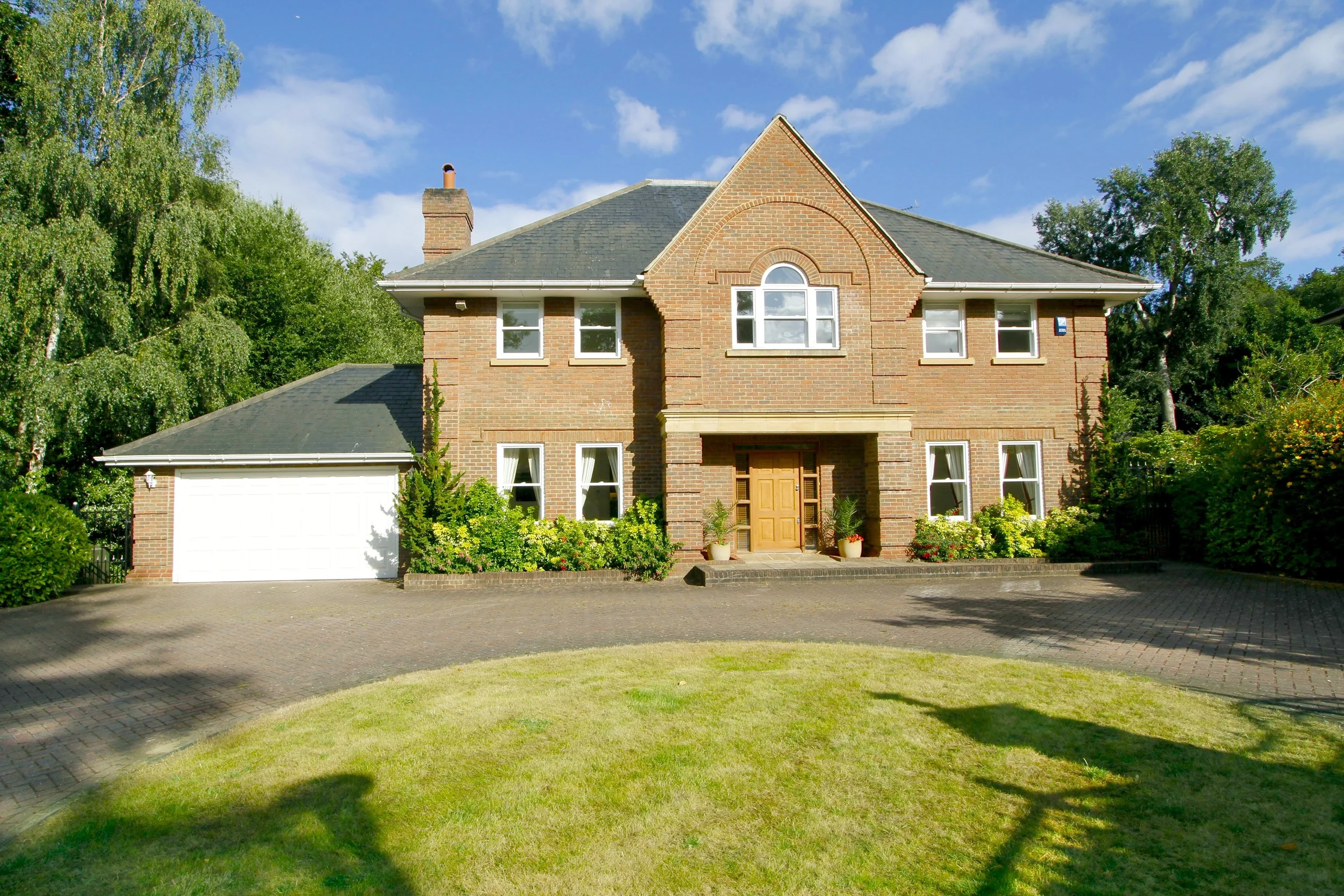 11 Coombe Ridings - Front Ext.jpg