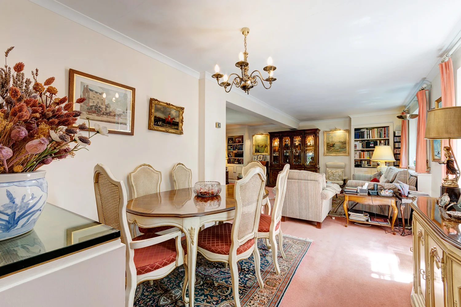 Dining-1.jpg