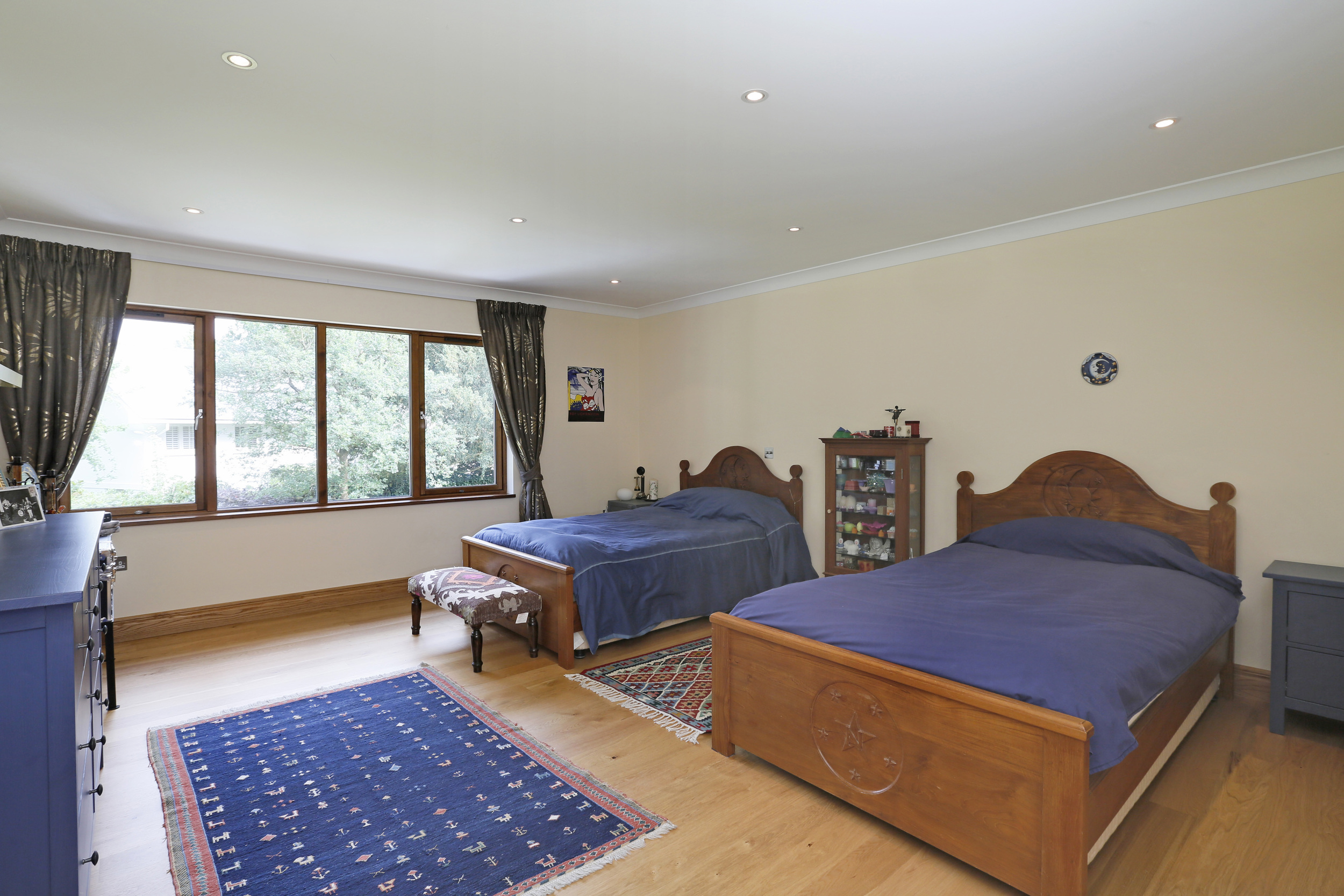 Coombeside - Bed1.jpg