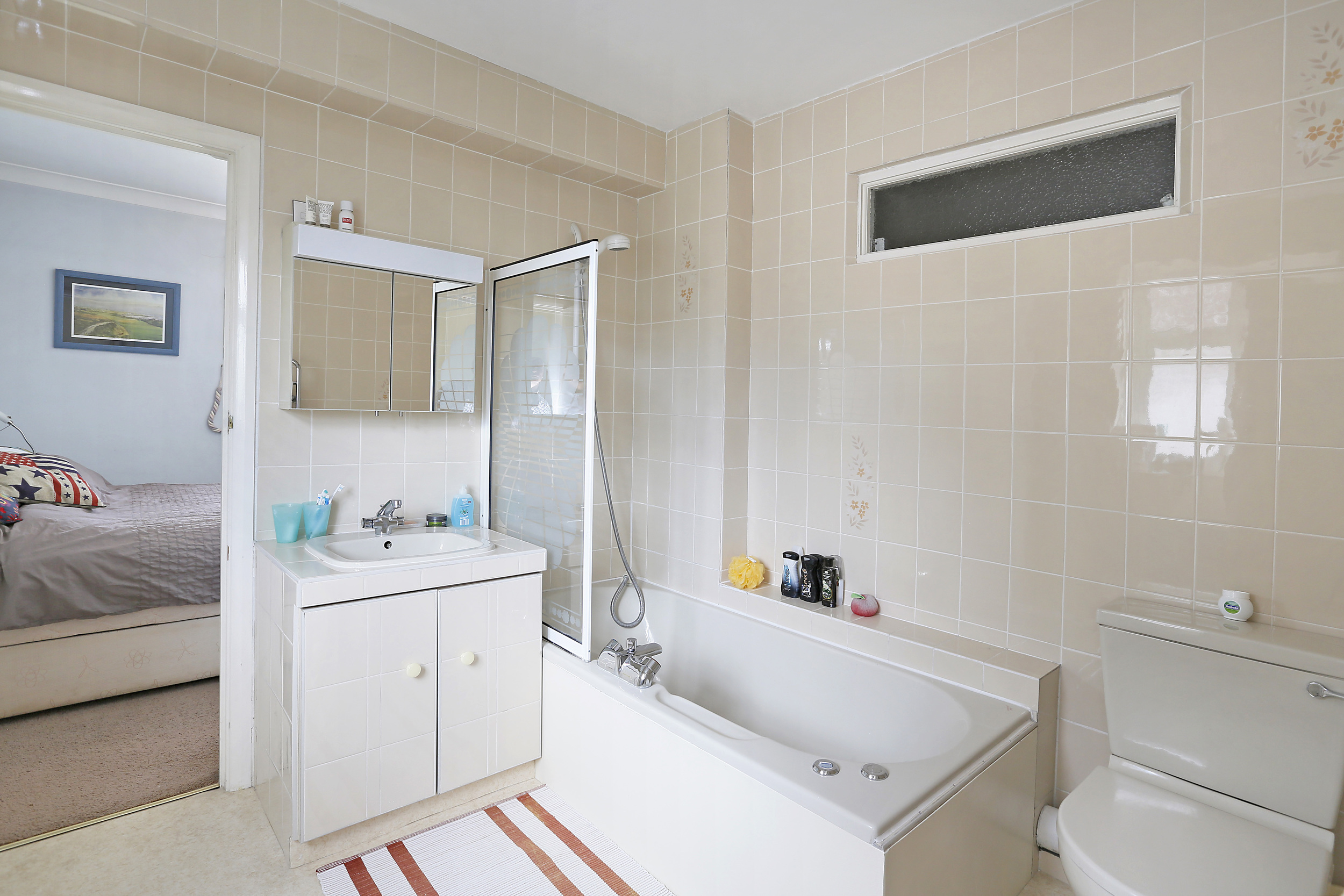 Burghley Rd 21 - En-suite.jpg