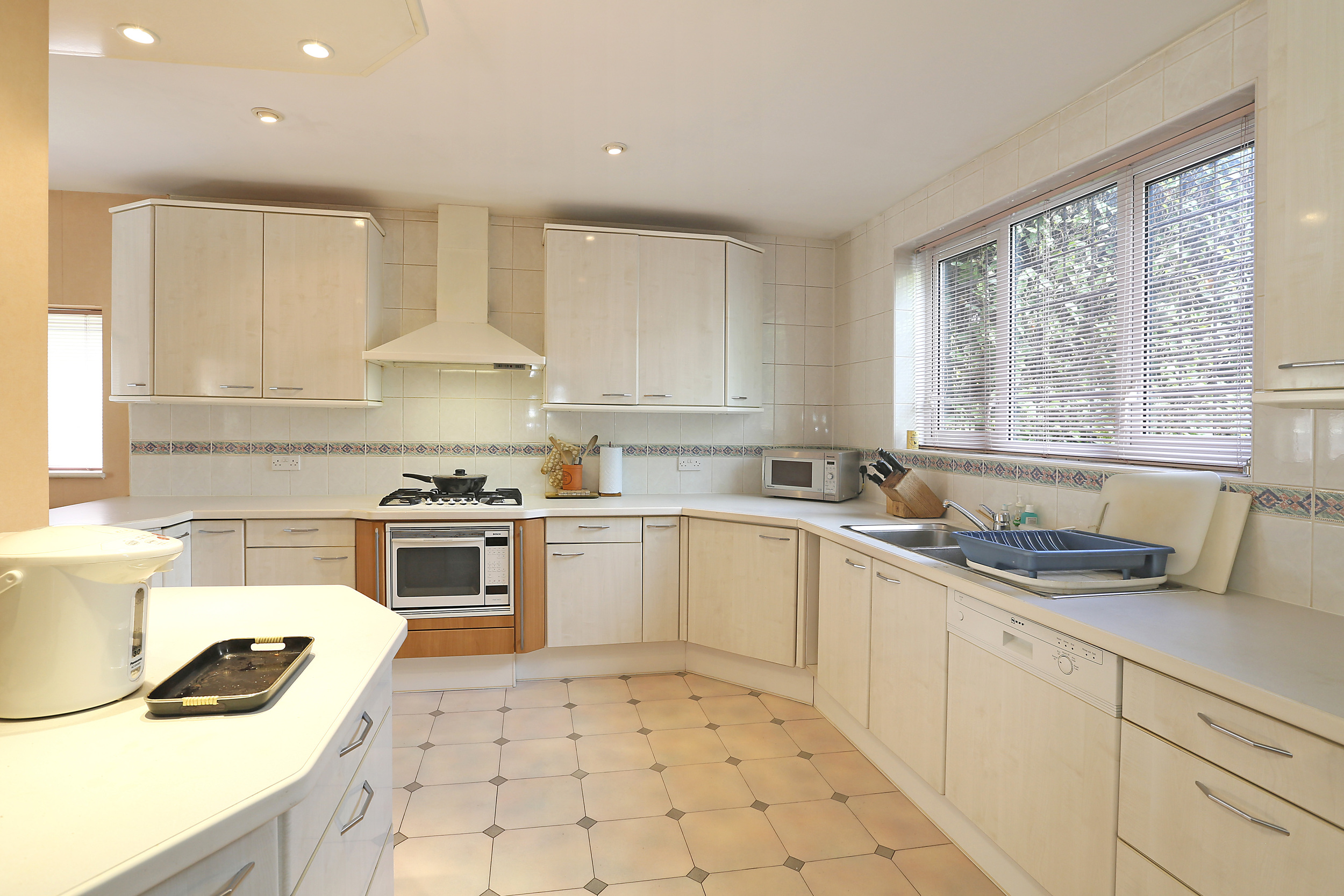 Burghley Rd 21 - Kitch.jpg