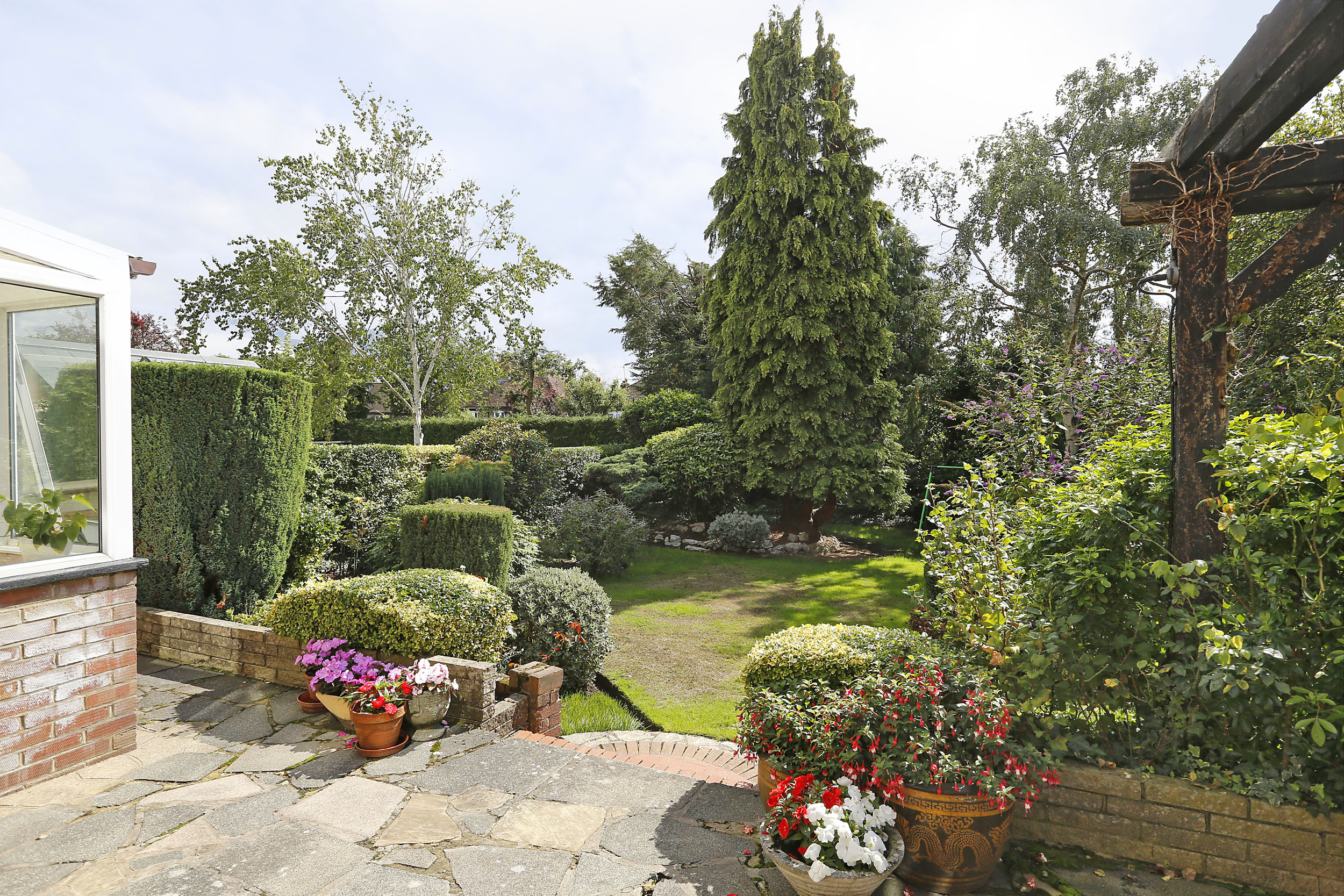 Burghley Rd 21 - Tce - Gdn.jpg