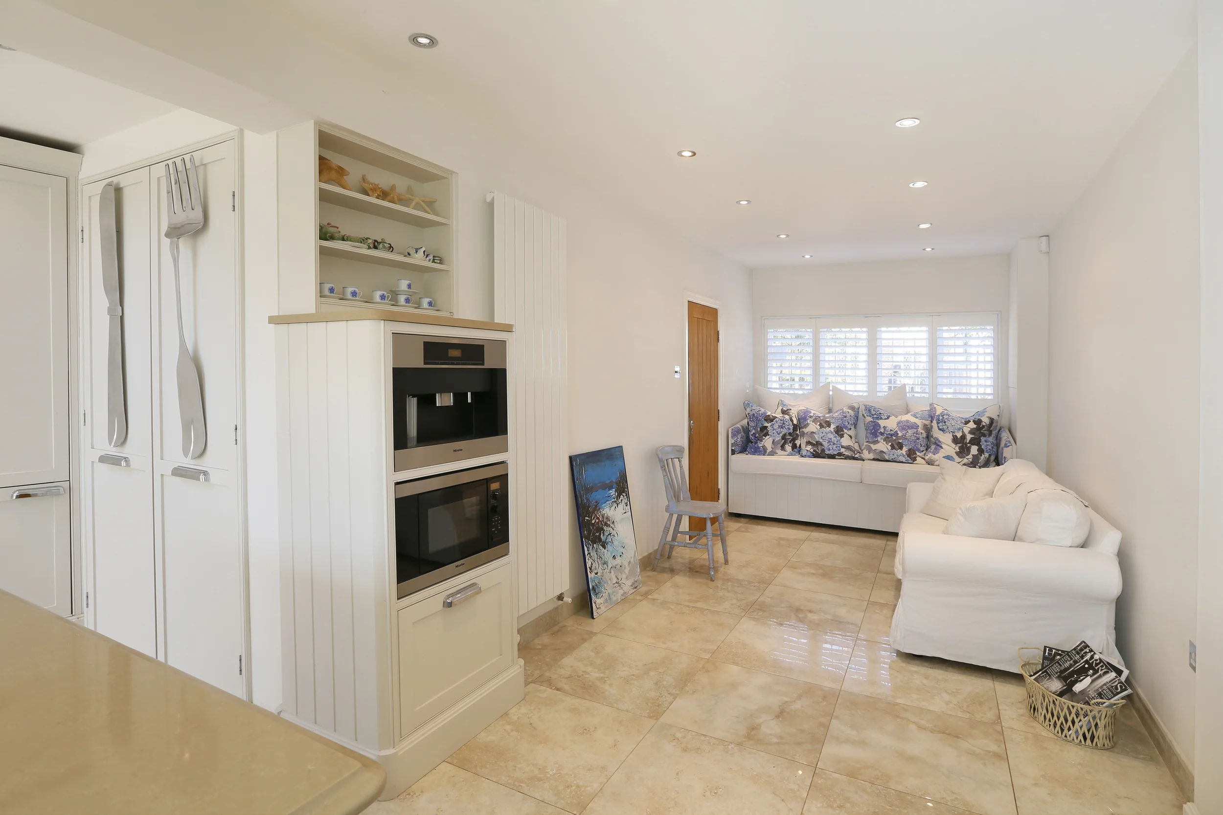 Woodlands Ave 26 - Sitt.jpg