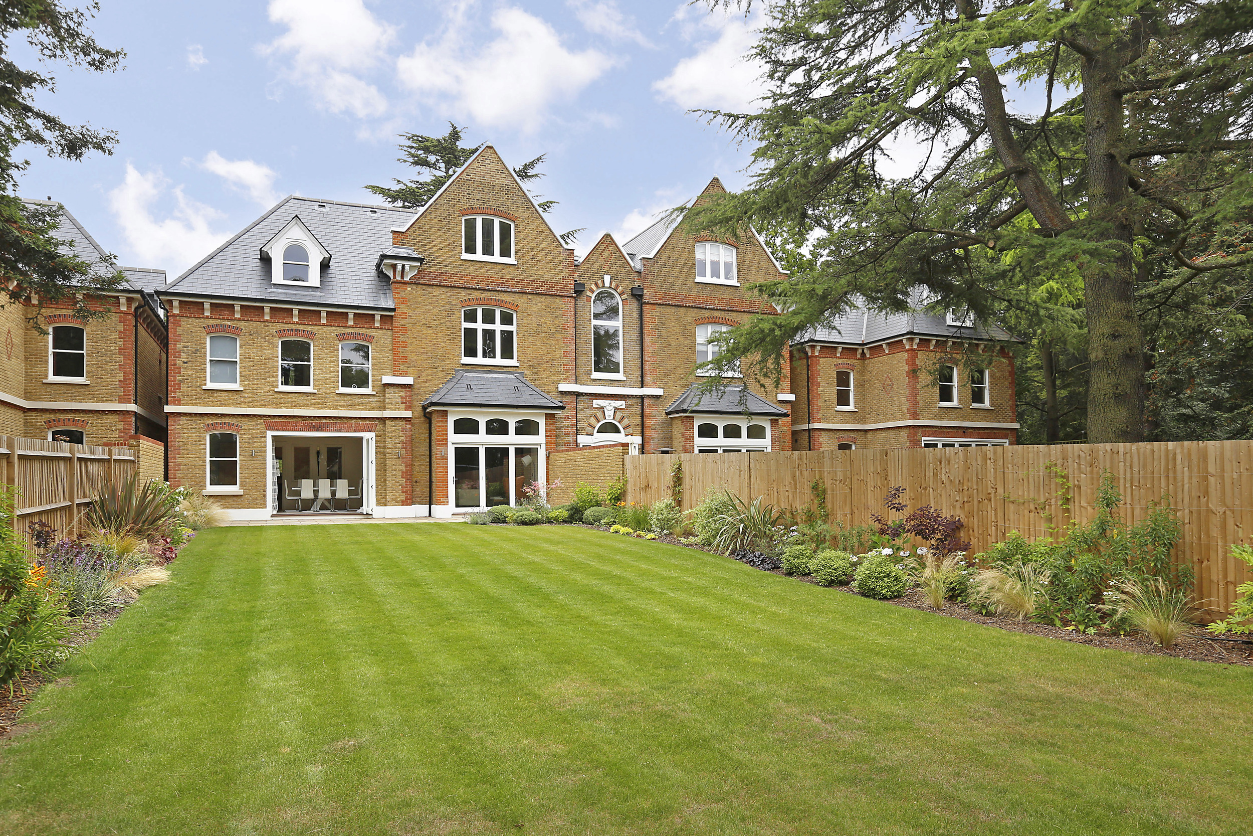Fairlawn 3 - Gdn-Rear.jpg