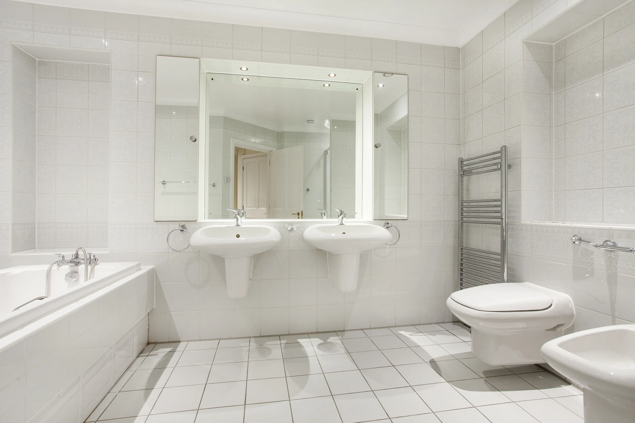 TheWaterGardens14-bath-9.jpg