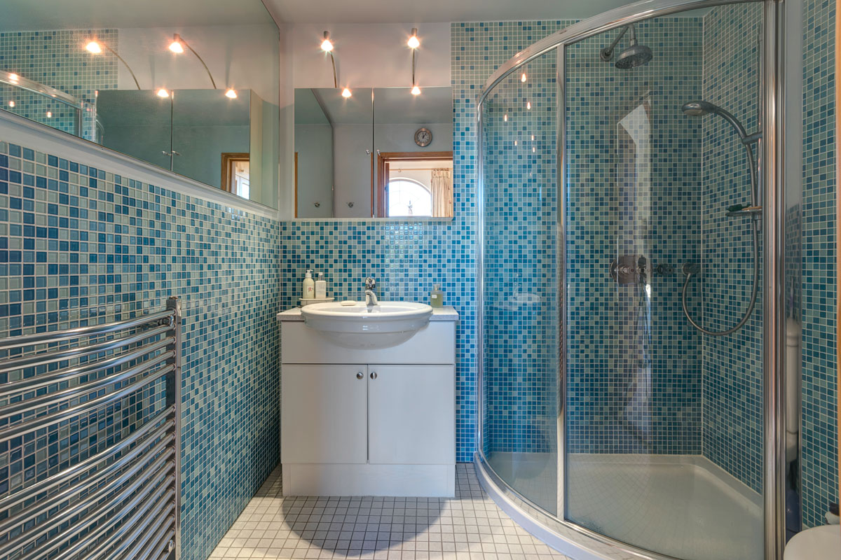 bedroom1_bath.jpg