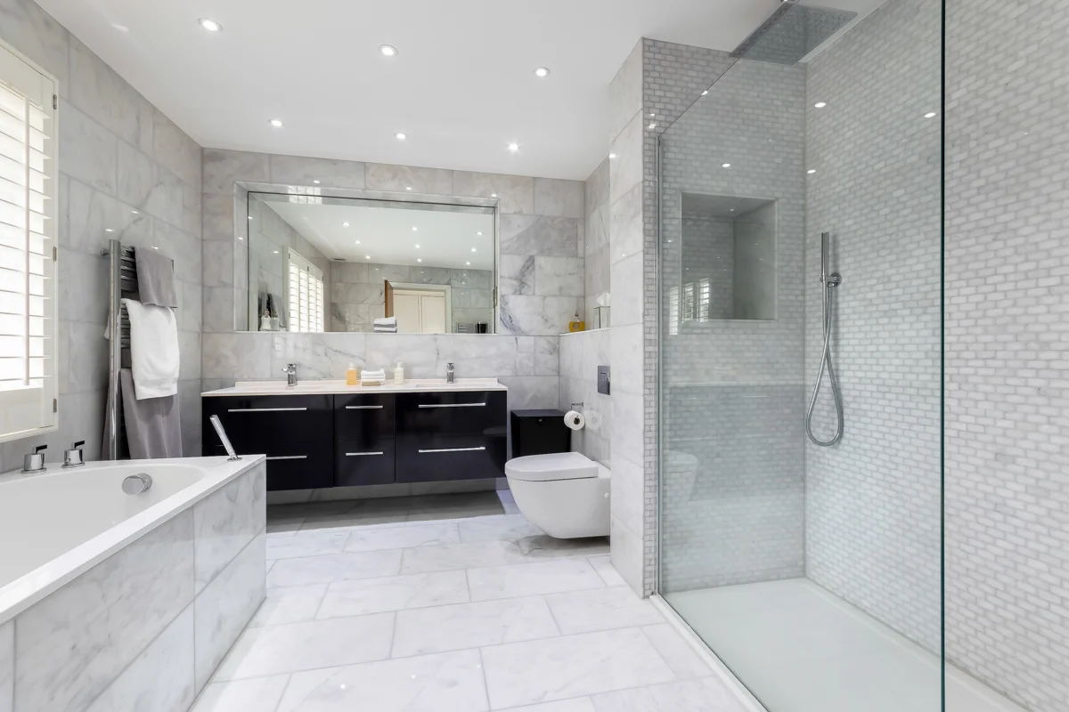 master ensuite 1.jpg