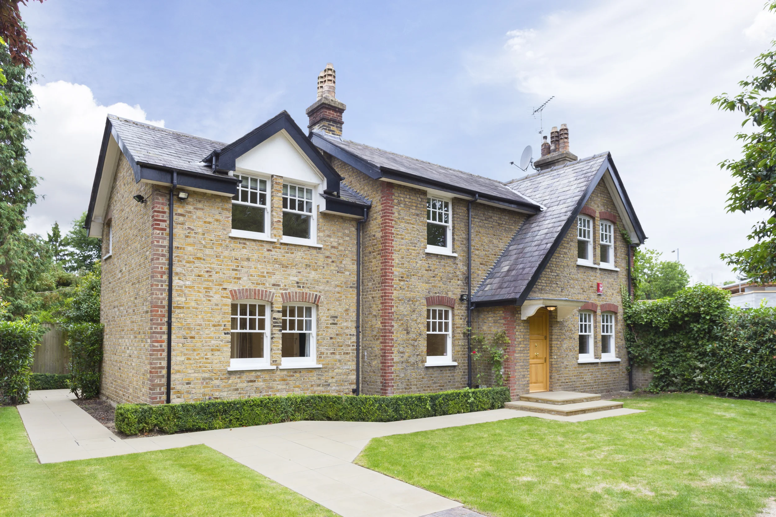 EXTERIOR 2.jpg
