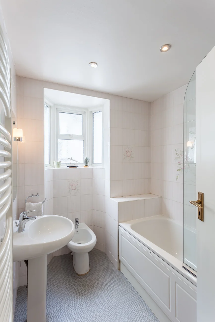 10 Comford Way-21.jpg