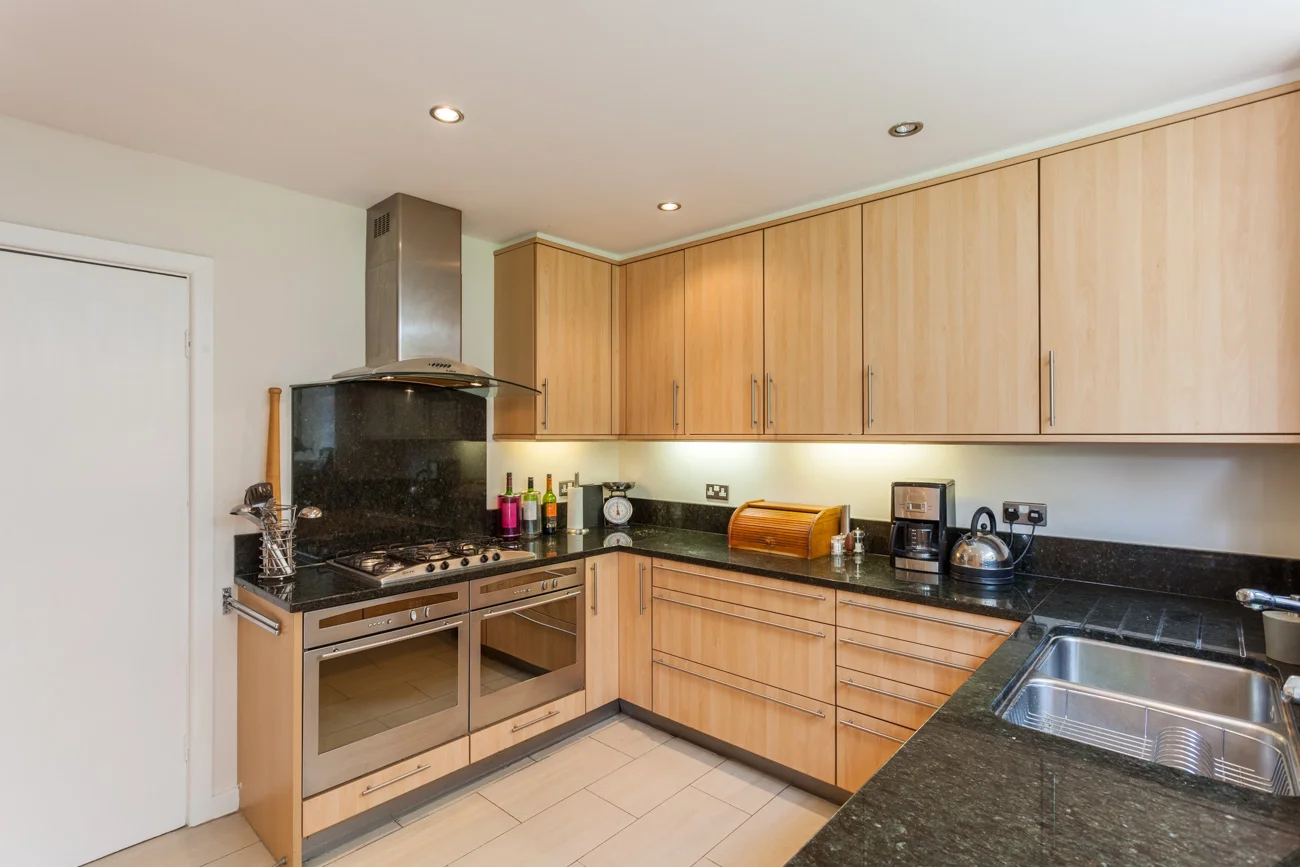 10 Comford Way-13.jpg
