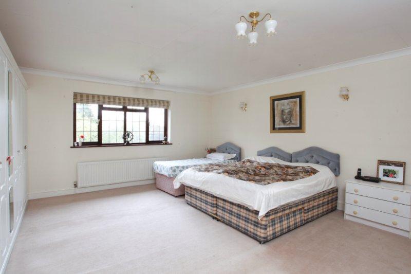 Coombe Lane West 138 - M Bed.jpg