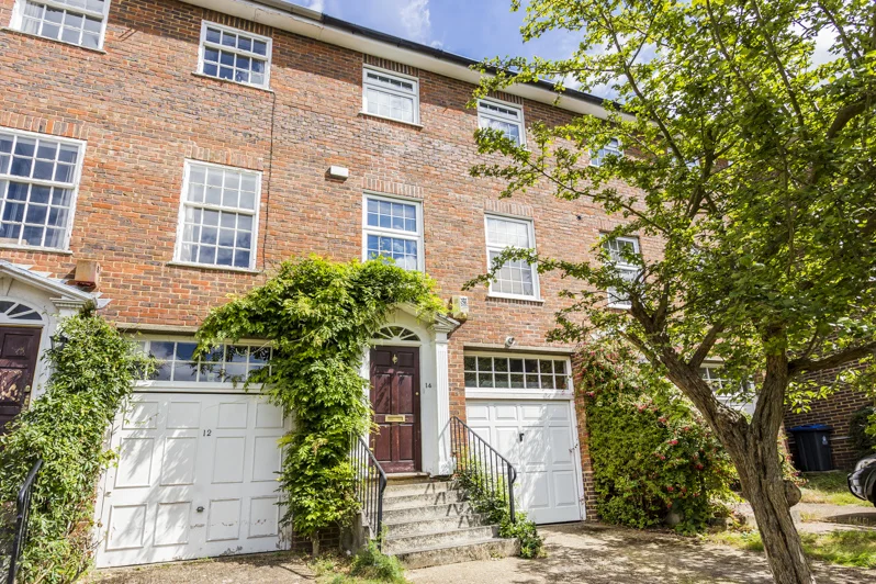 Heatherdale Close 14 - ext-2.jpg