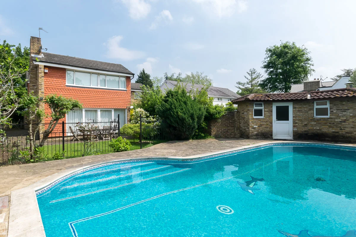 pool ext 2.jpg