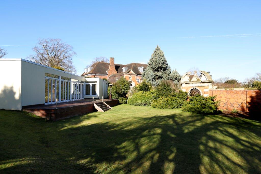 Newnham - Gdn - R Ext.jpg