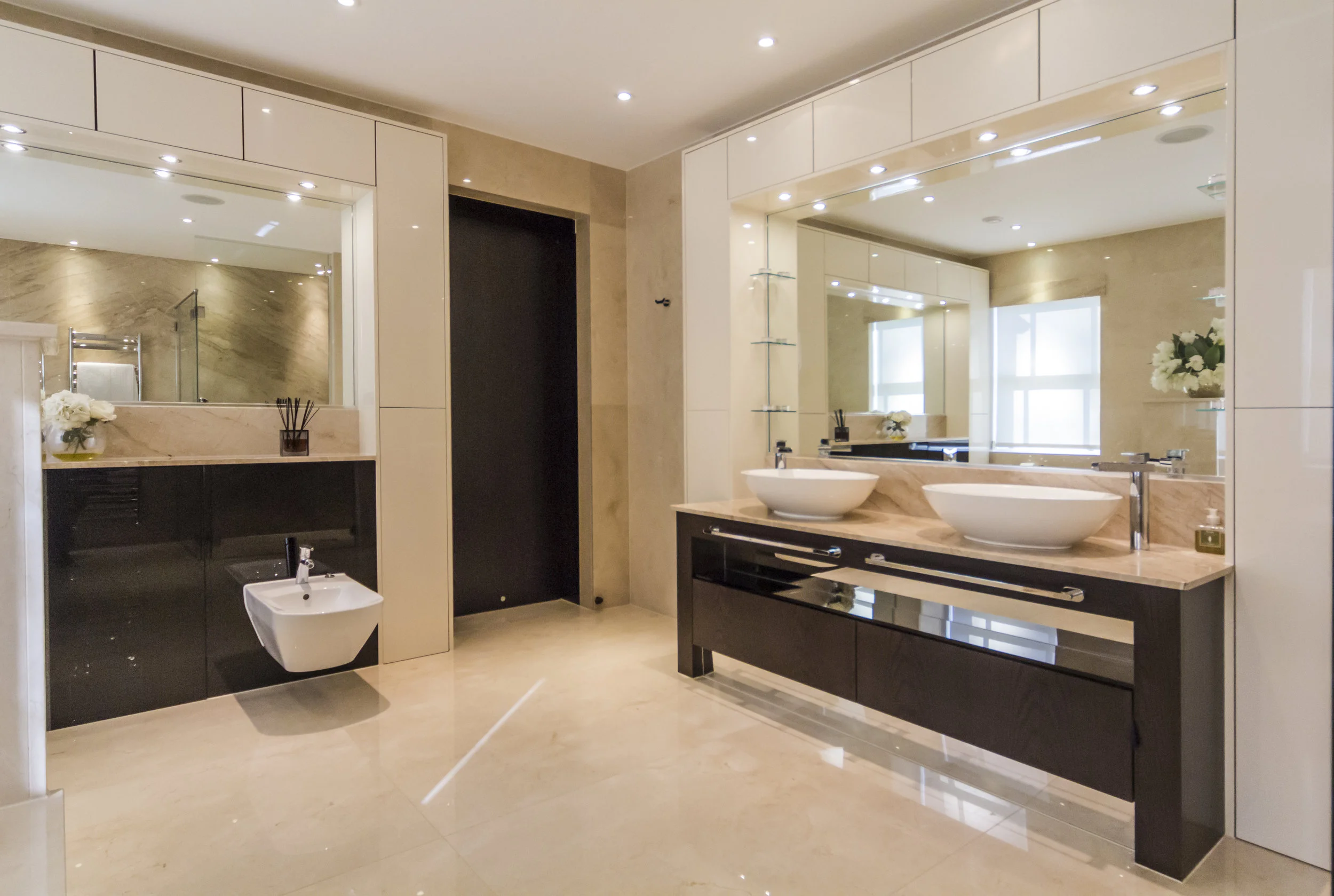 Main Bathroom.jpg