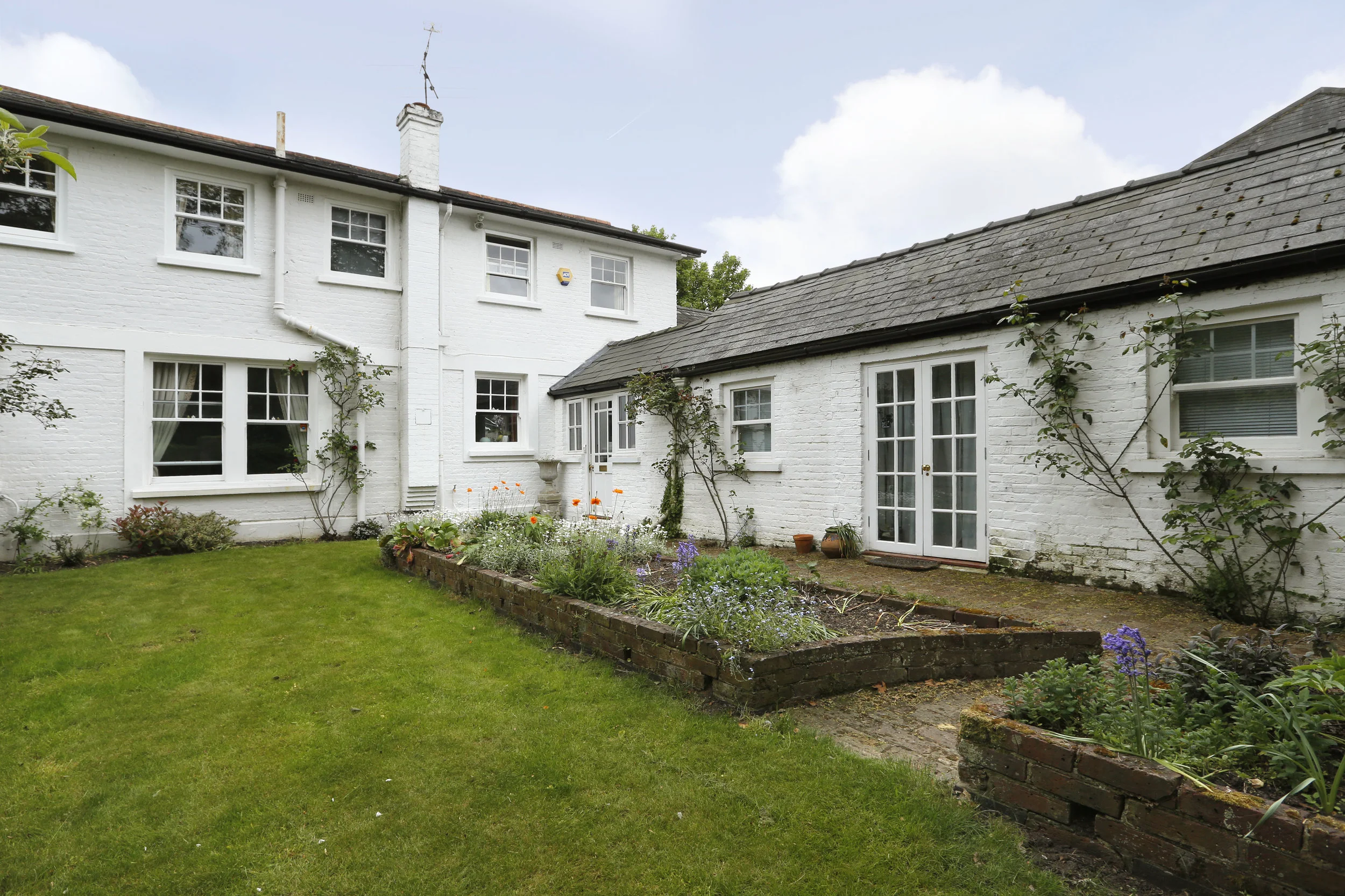 Neville Cottage - Fr Ext.jpg