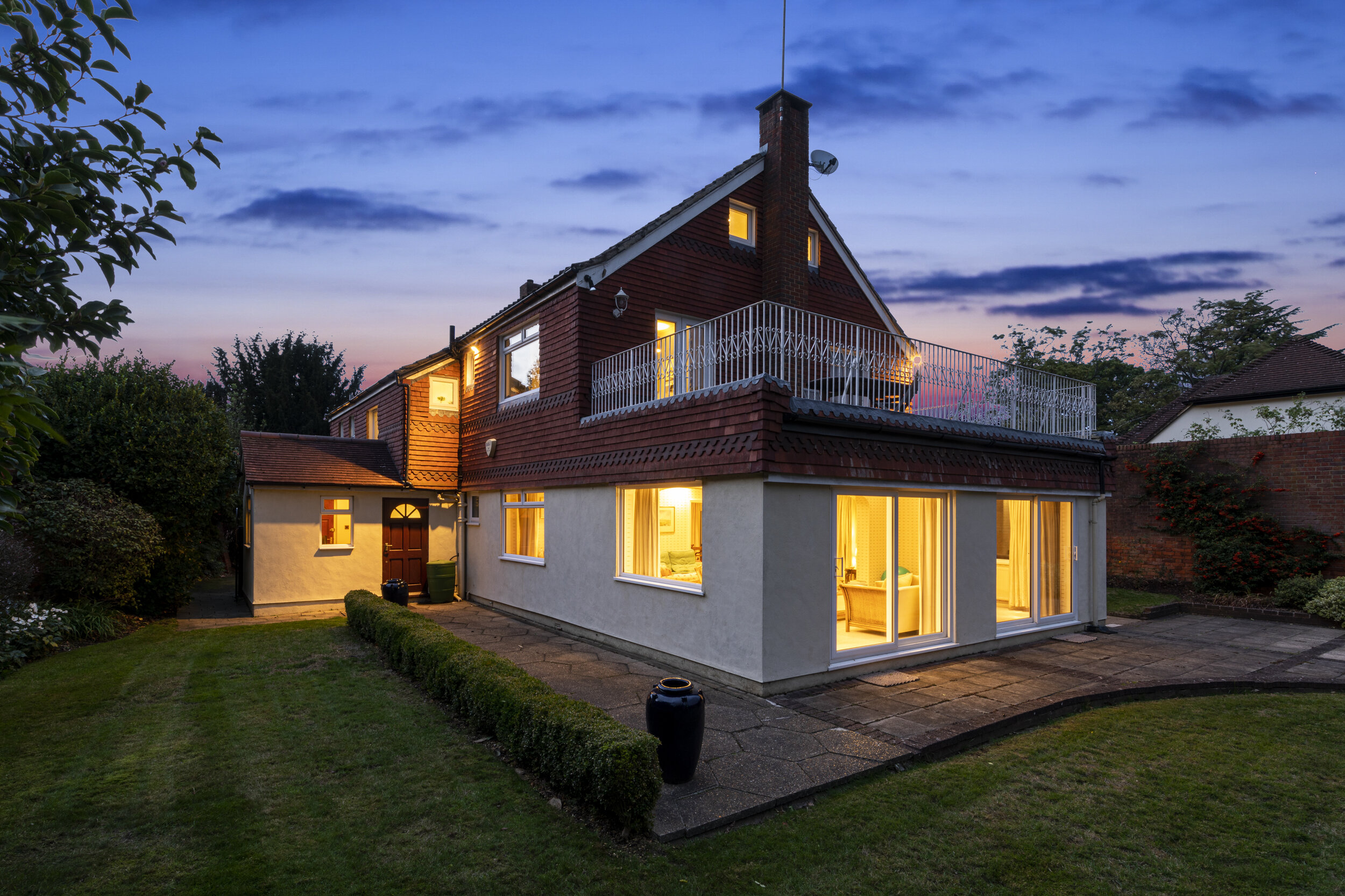 abbotsbury-house-coombe-hill-road-KT2-7DY-DUSK-5.jpg