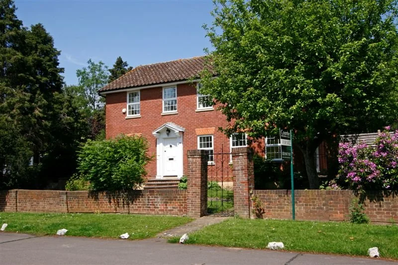 Burleigh Ave 26 - ext.jpg