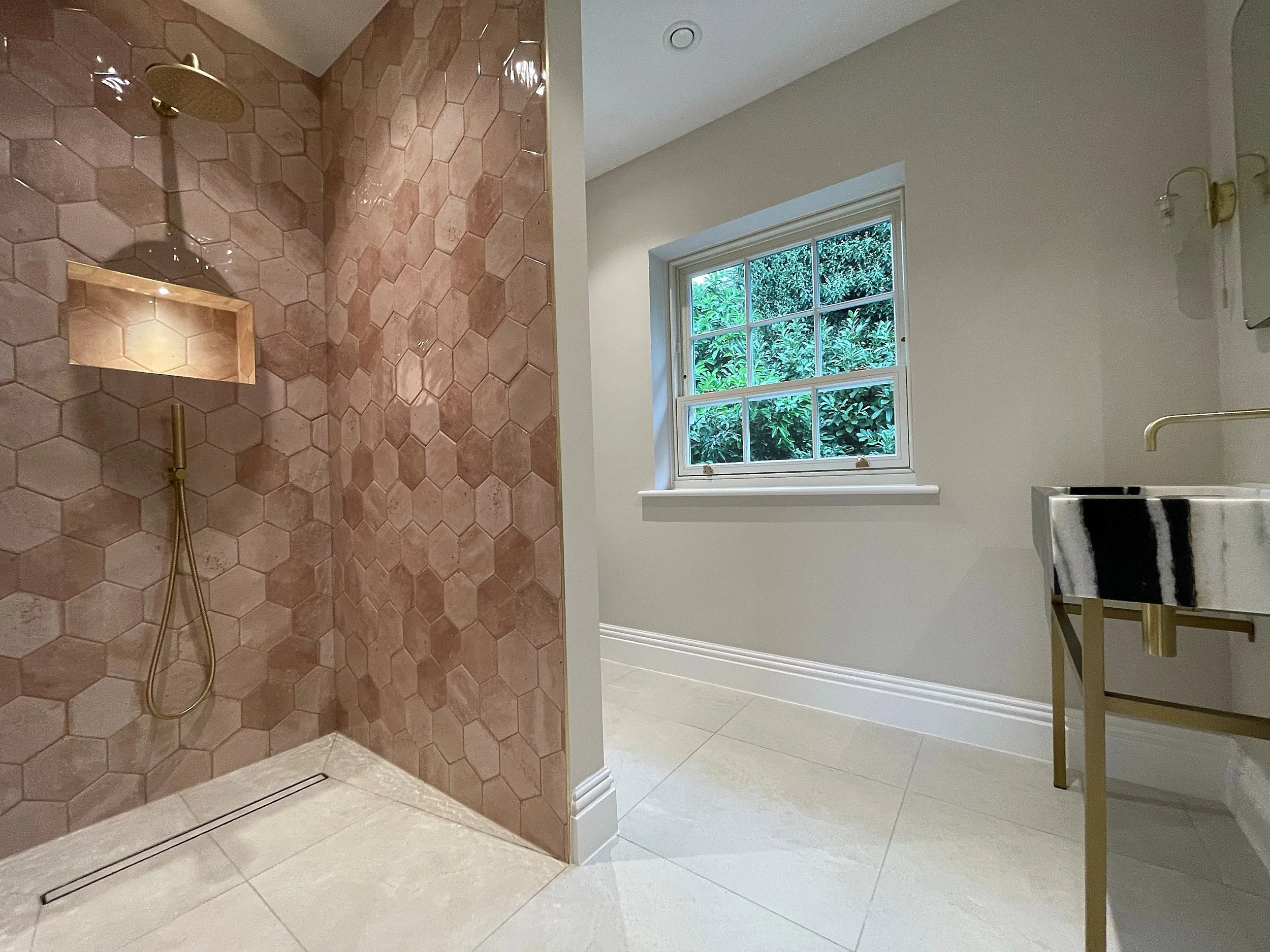 bedroom 2 ensuite shower.jpg
