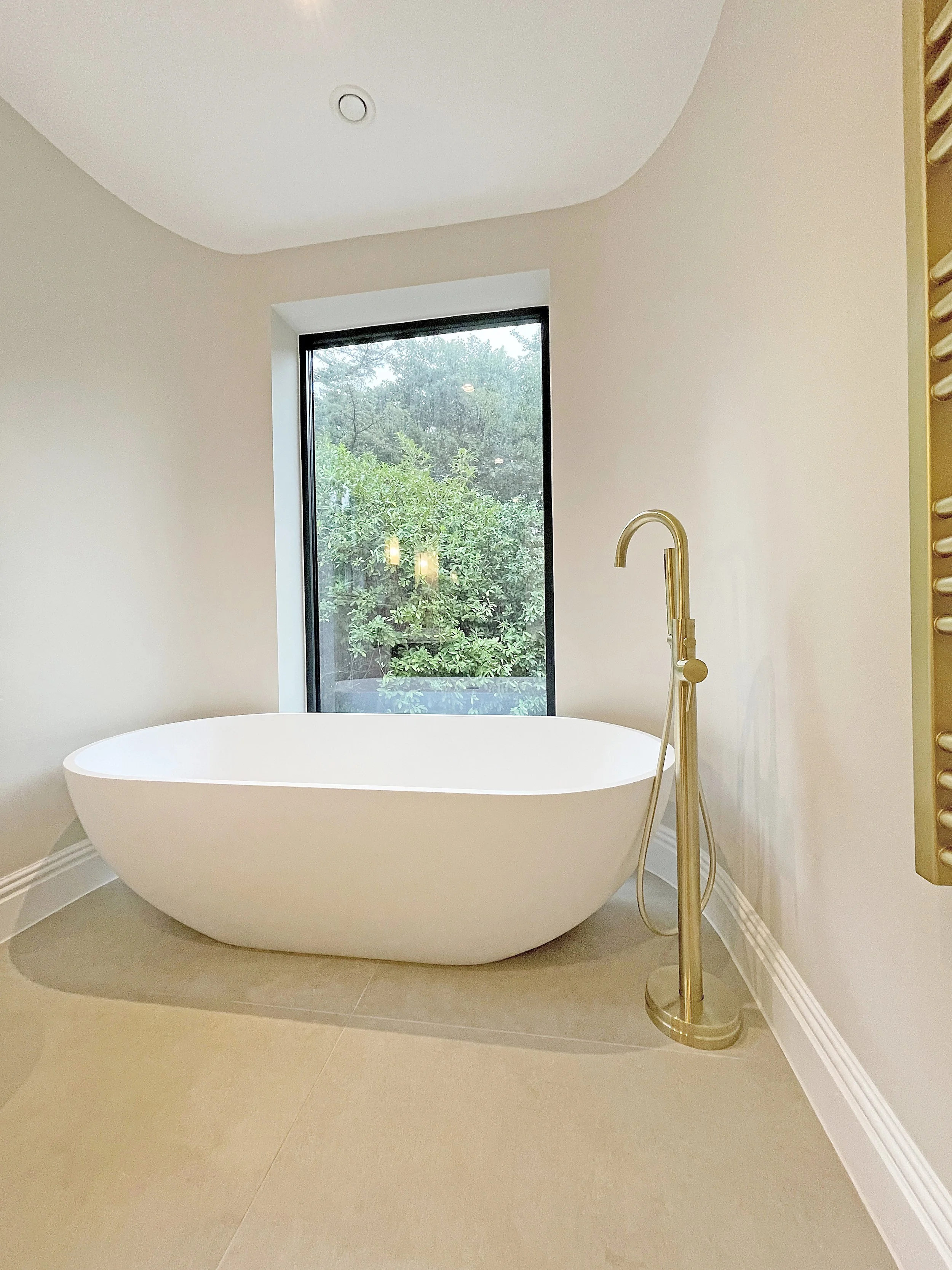 principal bath.jpg