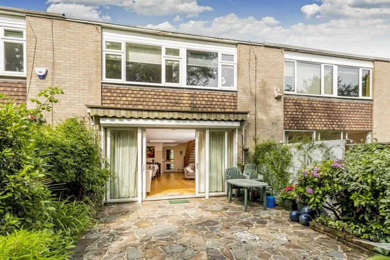 Astor Close 10 - gar-3.jpg