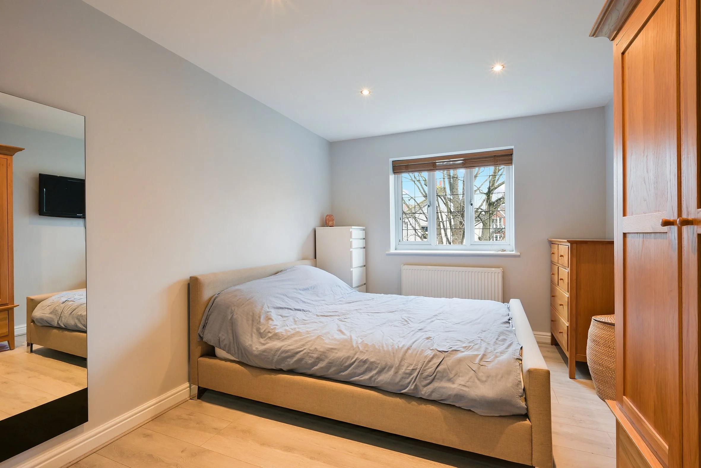 CHURCH GATE FLAT 3- (9).jpg