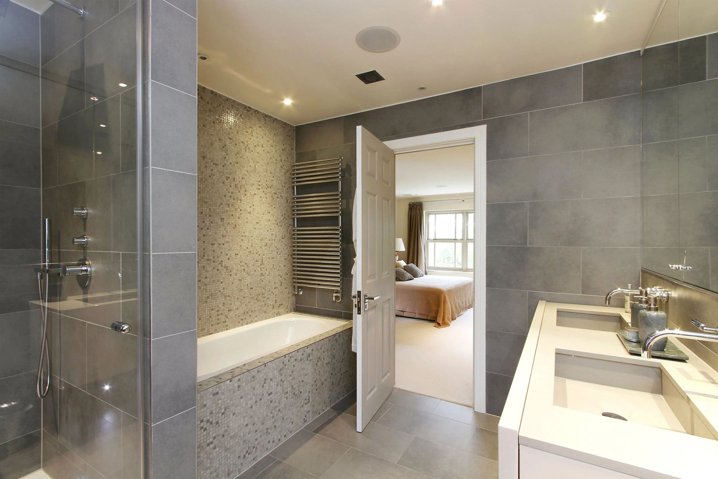 Ellington-Lodge---Bath-bed.jpg